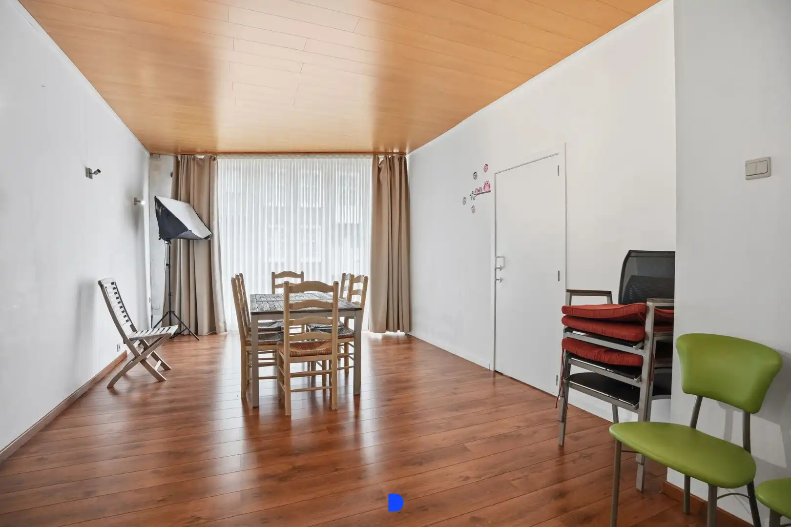 Veelzijdige rijwoning met 2 garages in het centrum van Tielt! foto 11