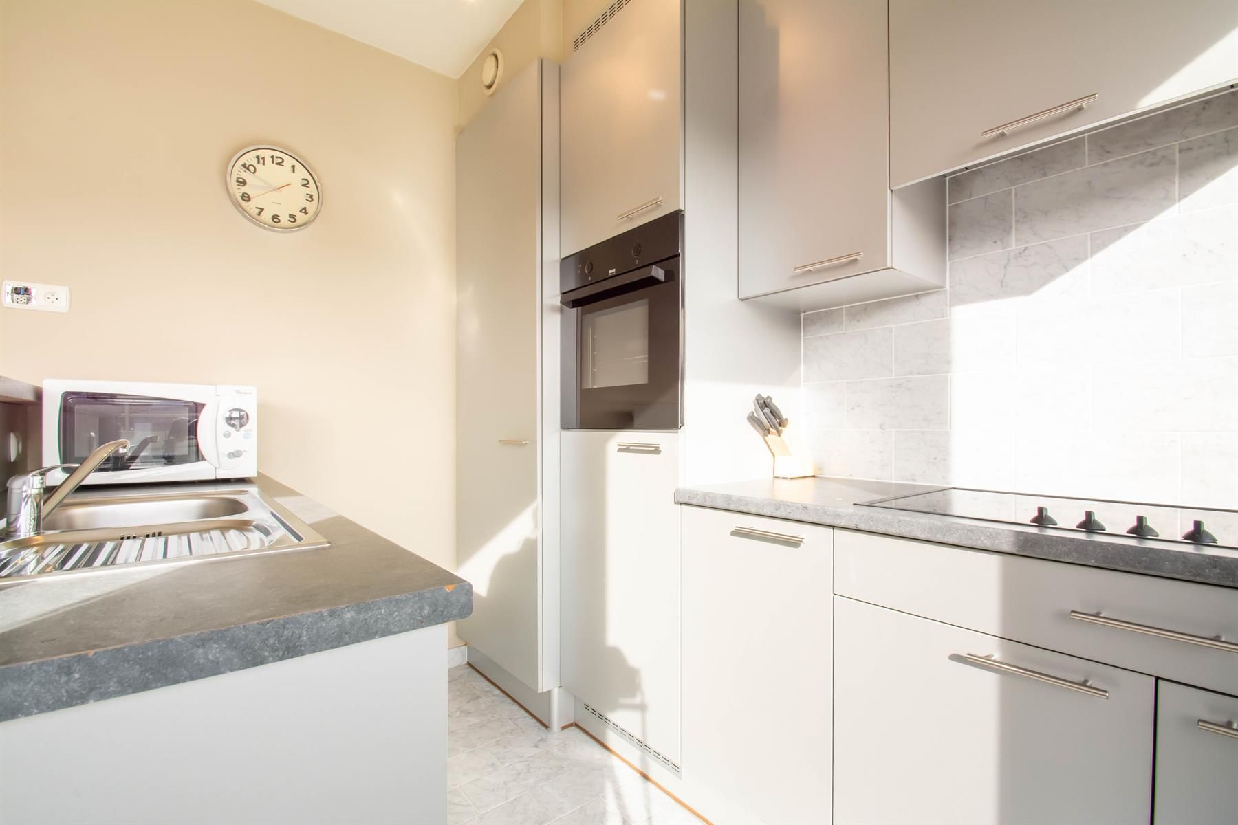 Prachtig gemeubeld app - 1Kamer + Terras (Europese wijk) foto 8