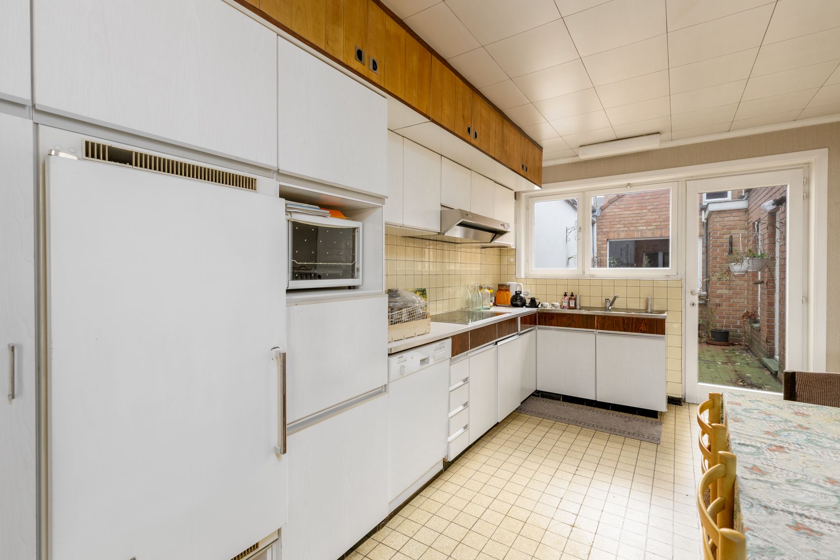 Handelshuis met ruim appartement en 2 garages foto 10