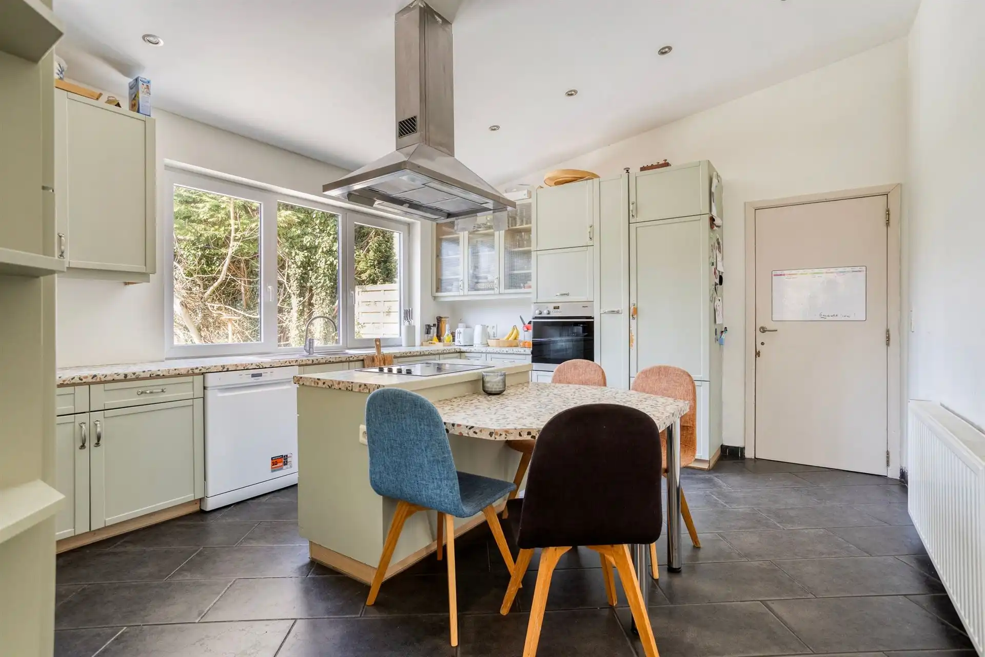 Aangename gerenoveerde villa op ruim perceel foto 12