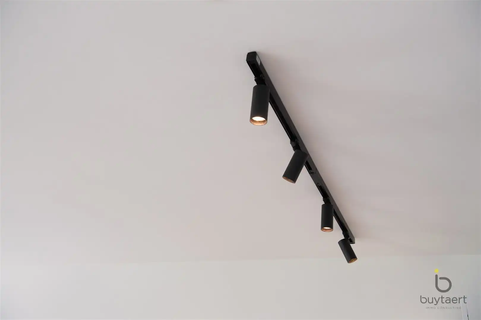 Prachtig nieuwbouw appartement met uniek terras te Zoersel! foto 10