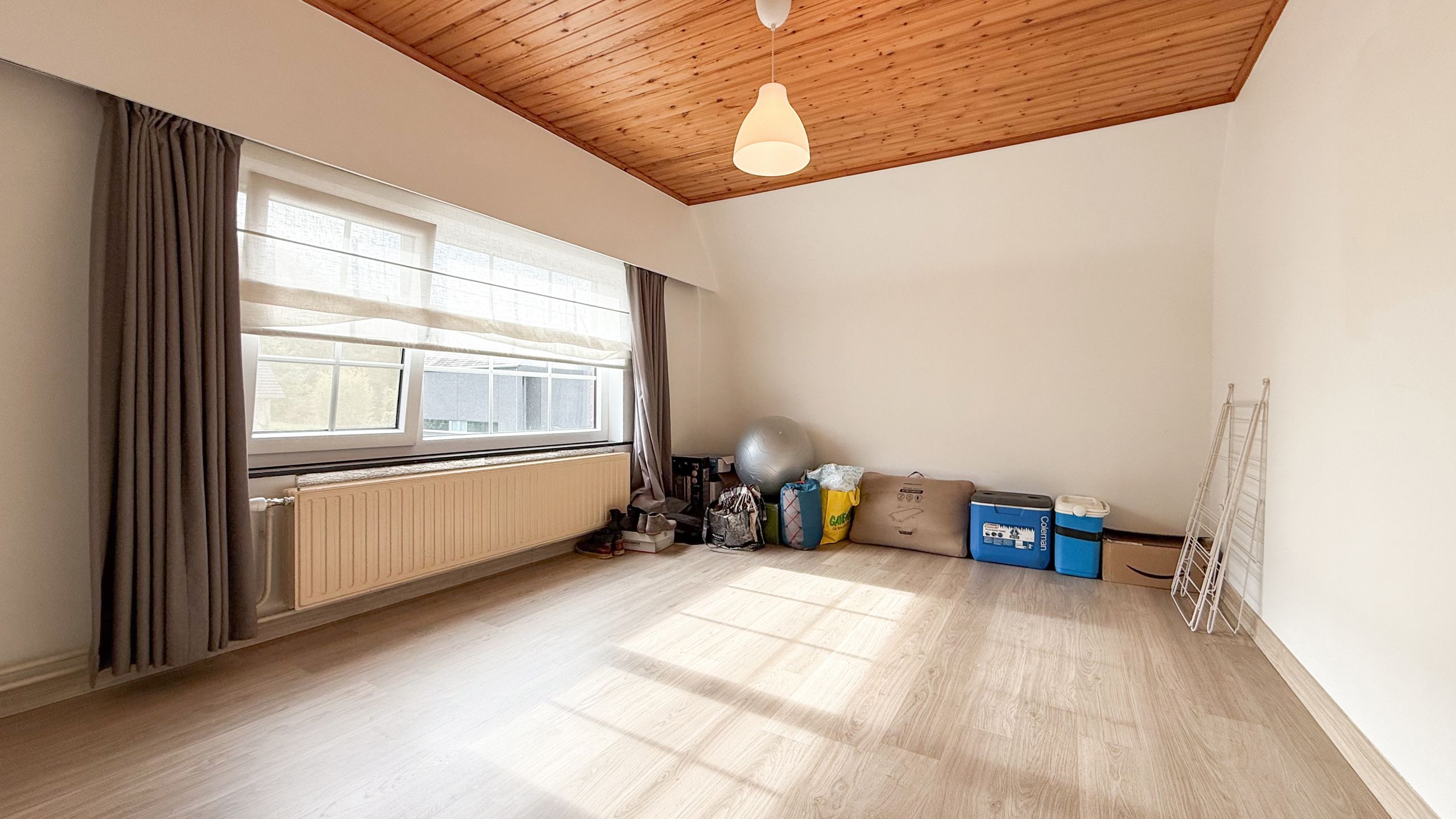 Karaktervolle open instapklare bebouwing met zeer ruime tuin! foto 30