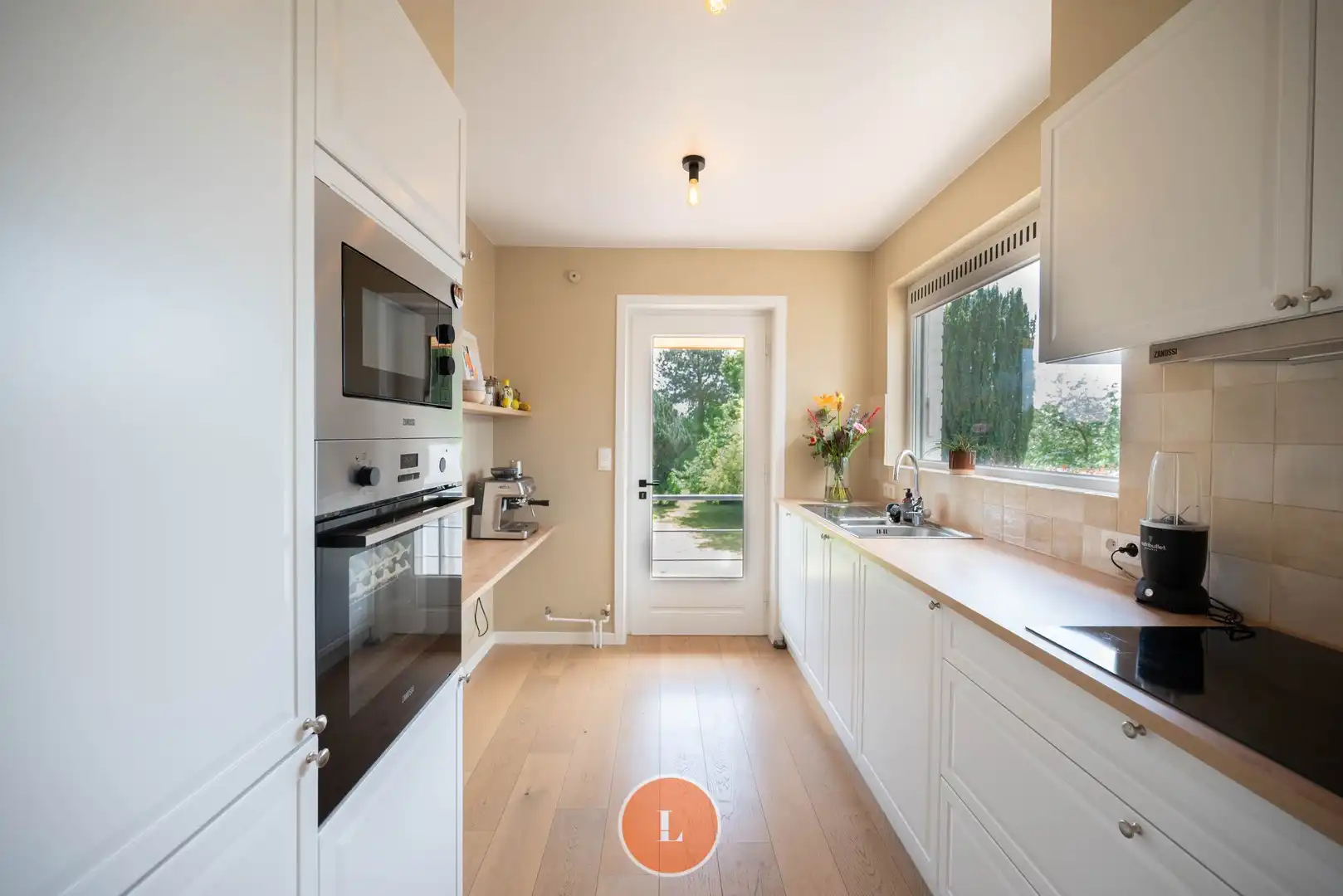 Charmante gerenoveerde halfopen woning met karaktervolle gevel foto 6