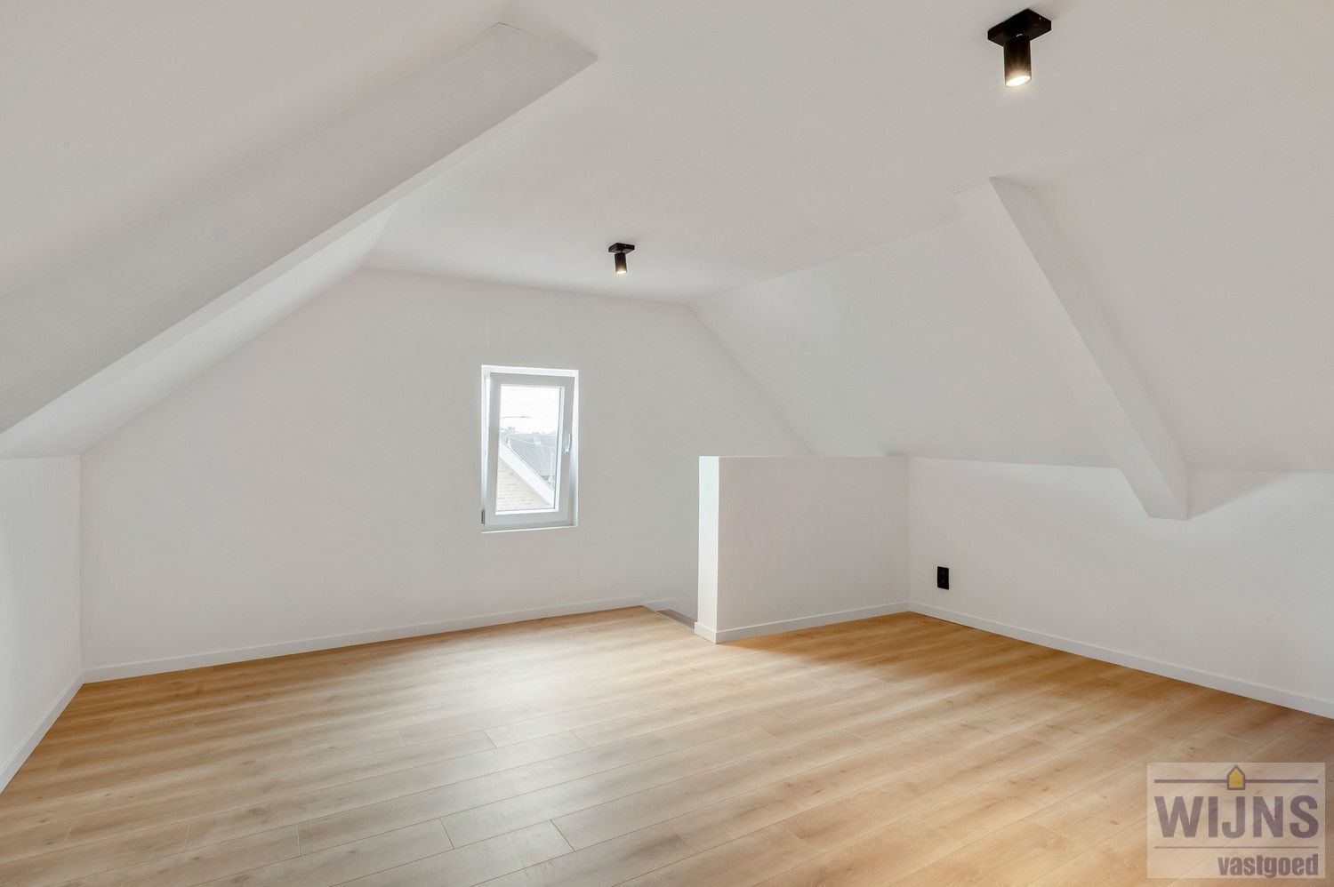 Prachtig gerenoveerde woning met 3 slpkm foto 36