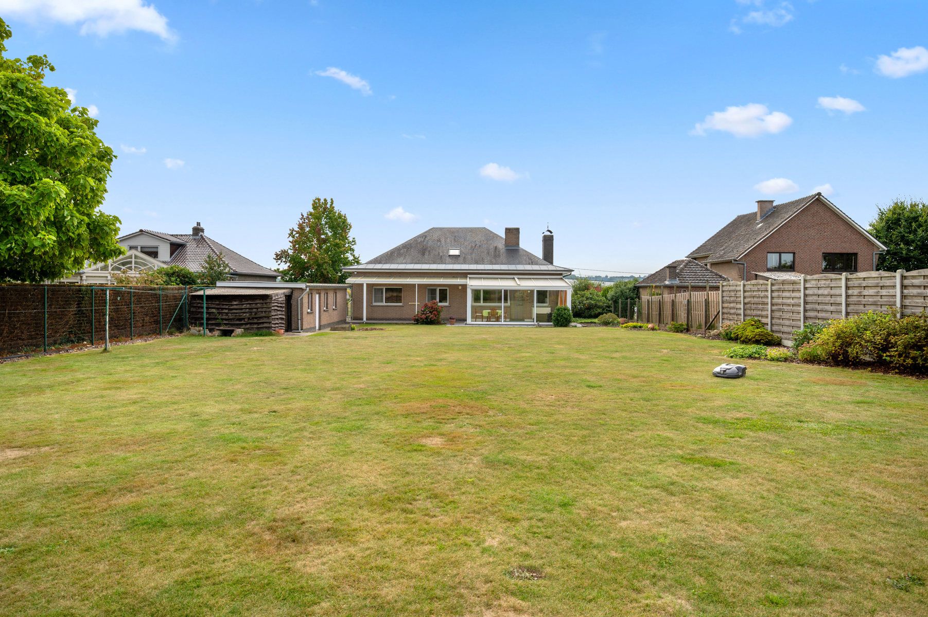 Ruime bungalow met prachtige tuin en talrijke mogelijkheden foto 30