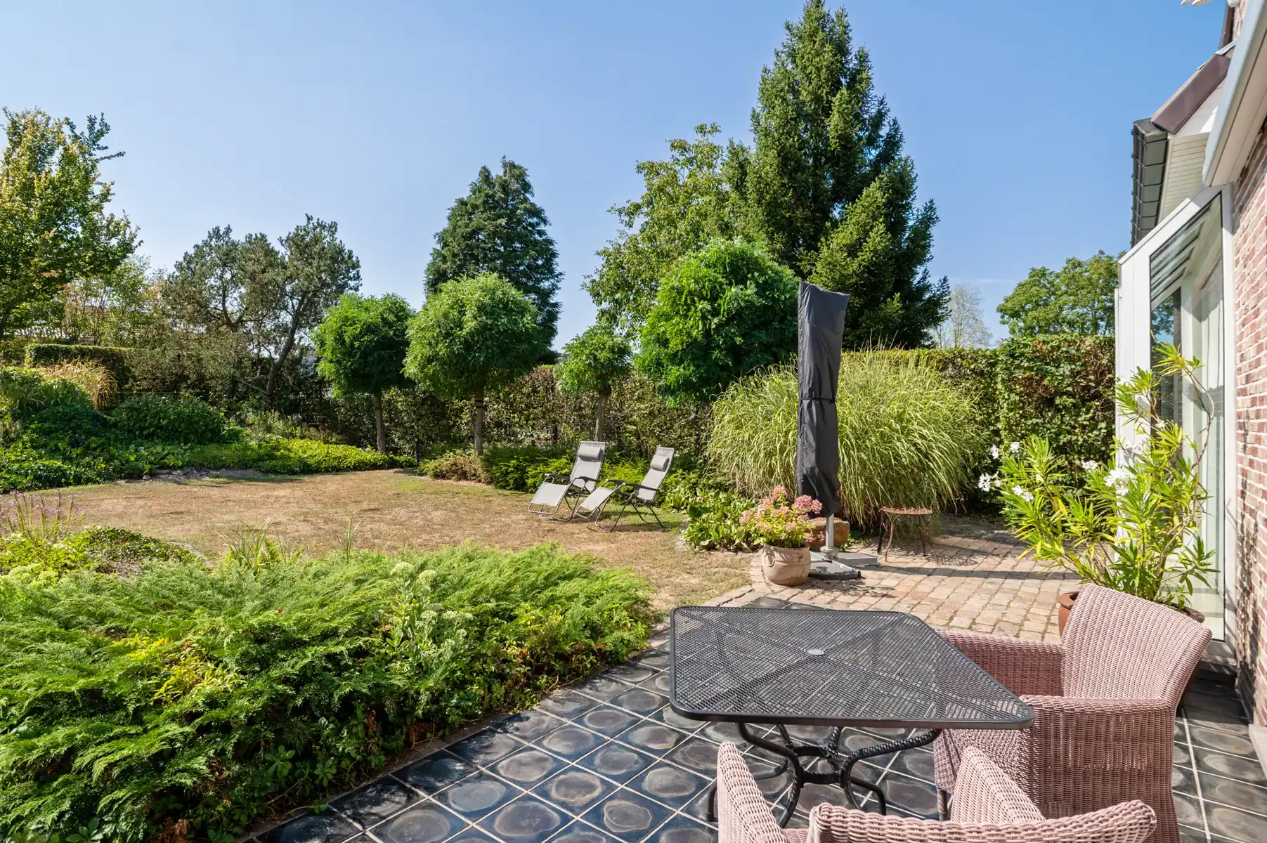Ruime en lichtrijke villa in rustige, groene omgeving foto 10