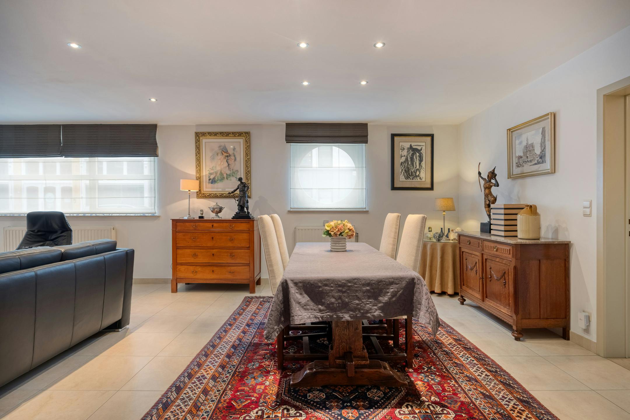 Ruim woonappartement met 3 slaapkamers aan het Begijnhof te koop!  foto 3