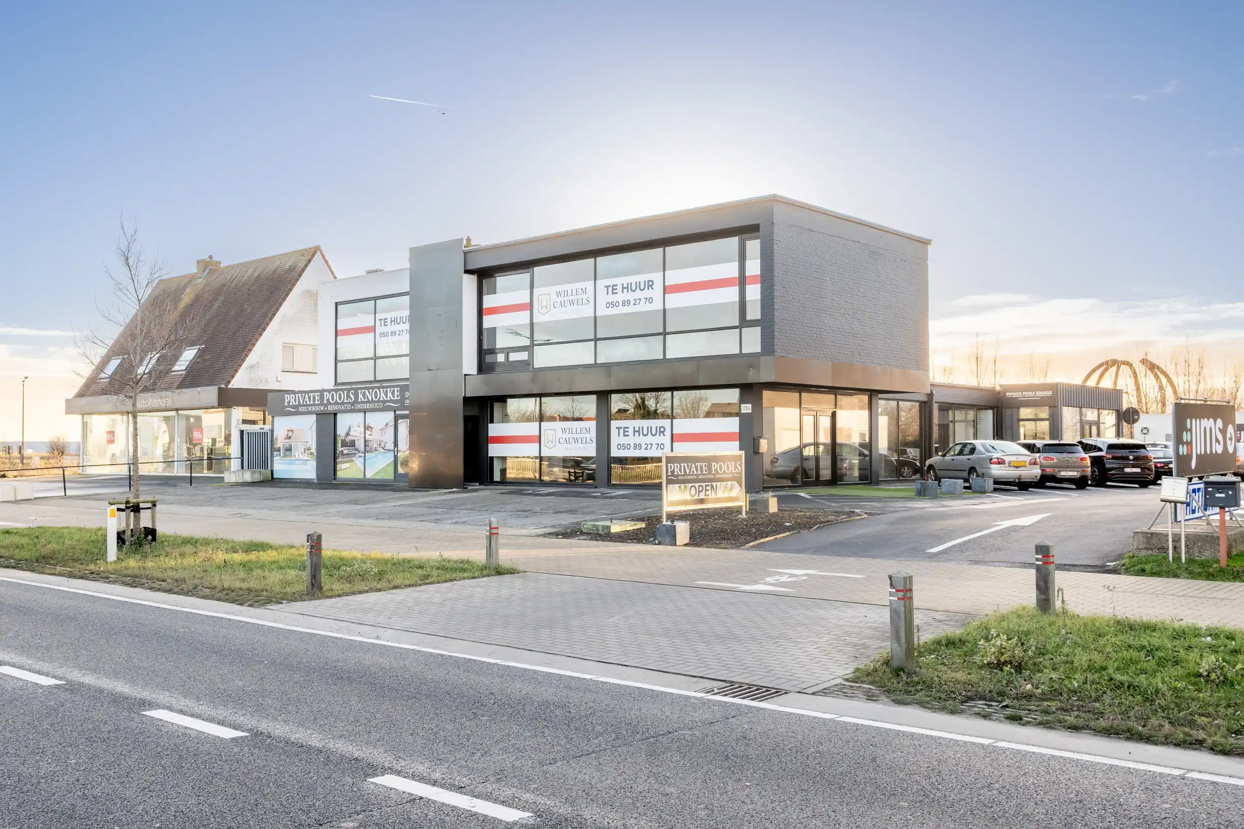 Groot winkelpand van ca. 300m² te Knokke  foto {{pictureIndex}}