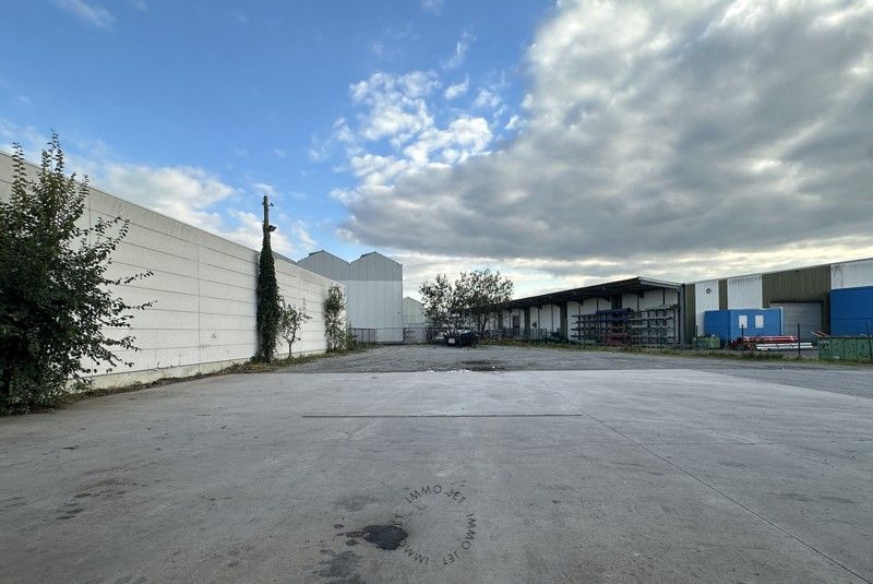 Magazijn van 500m² met bijkomend terrein van 1000m² in het Pareinpark foto 3