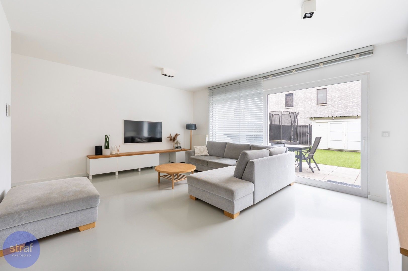 Moderne woning met leuke tuin op Regatta foto {{pictureIndex}}