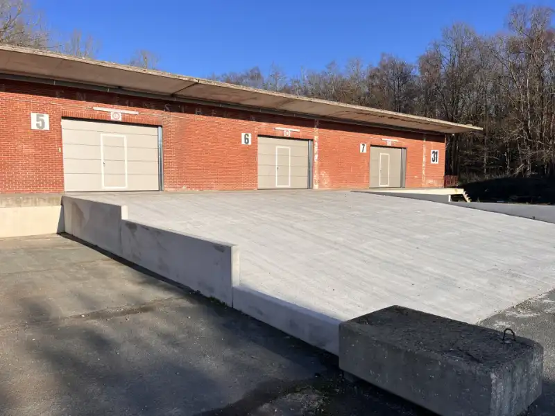 Magazijn van 384m² foto {{pictureIndex}}