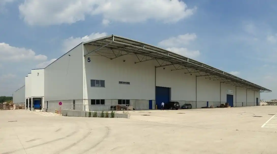 Logistiek magazijn met kantoor in Antwerp Express Port in Grobbendonk foto {{pictureIndex}}