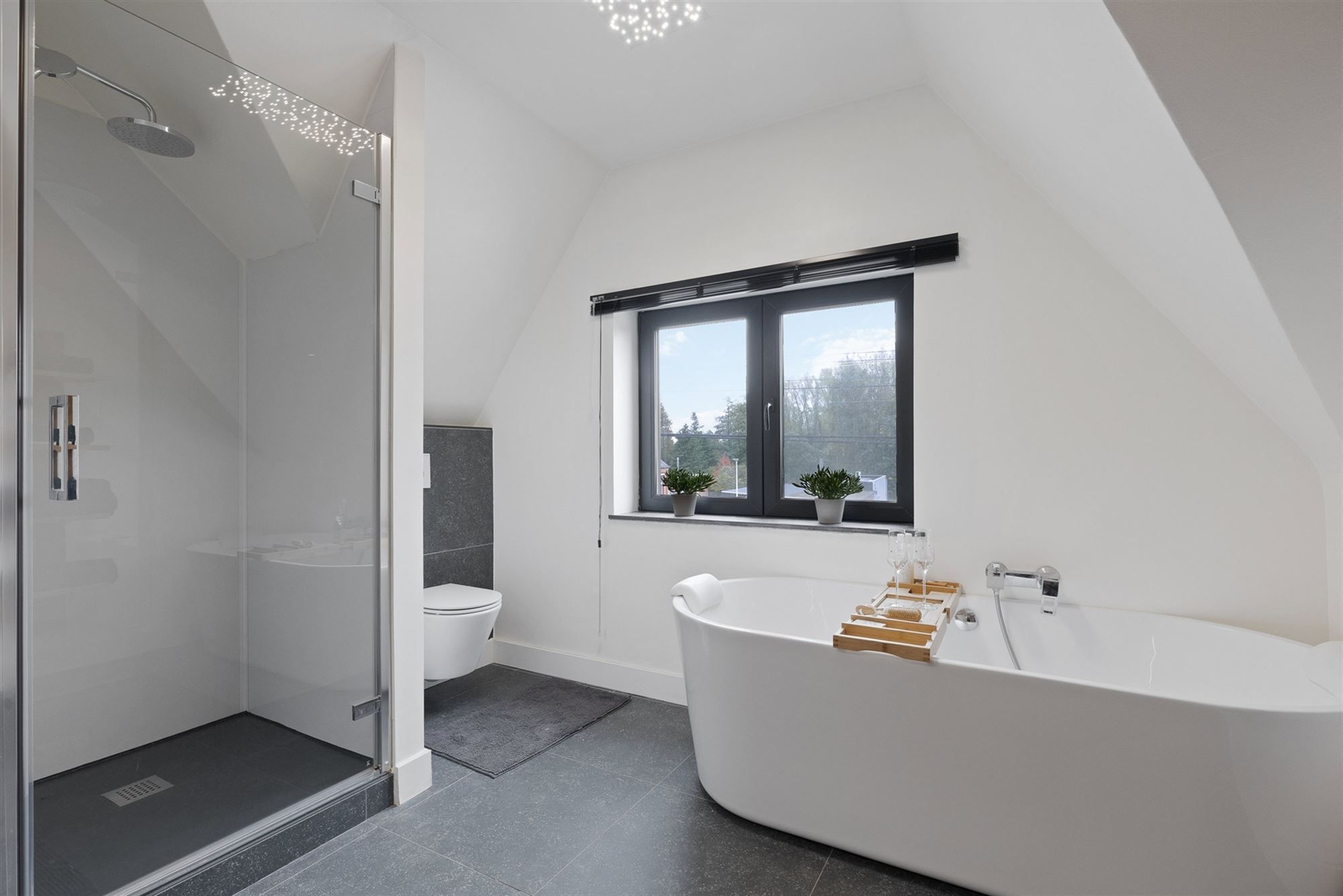 UITERST KNAP GERENOVEERDE WONING MET 3 SLAAPKAMERS GELEGEN OP EEN ZONNIG GEORIËNTEERD PERCEEL TE PAAL foto 17