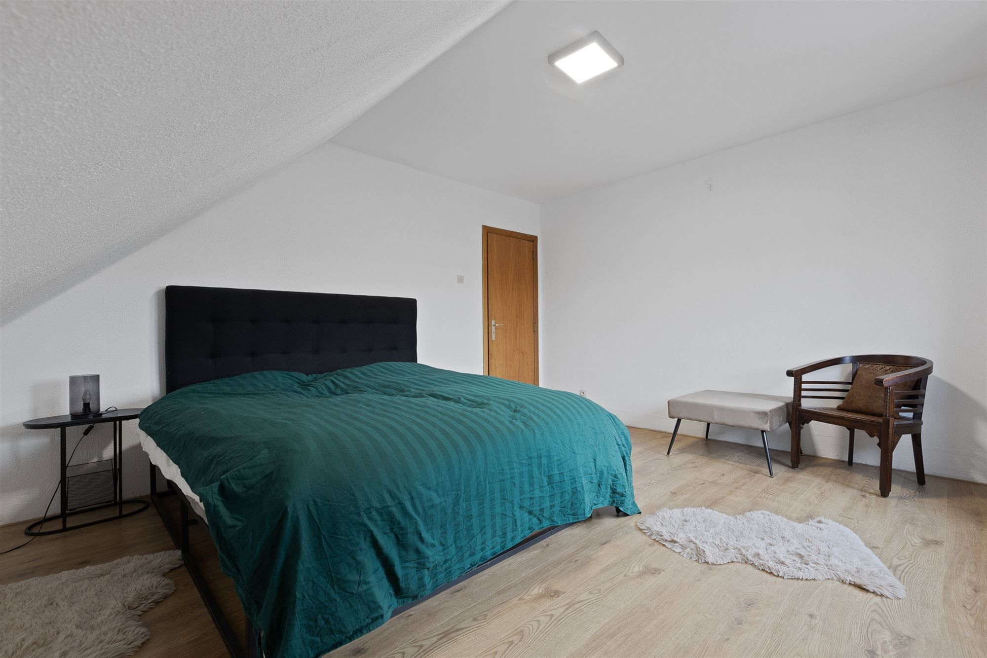 UITERST KNAP GERENOVEERDE WONING MET 3 SLAAPKAMERS GELEGEN OP EEN ZONNIG GEORIËNTEERD PERCEEL TE PAAL foto 17