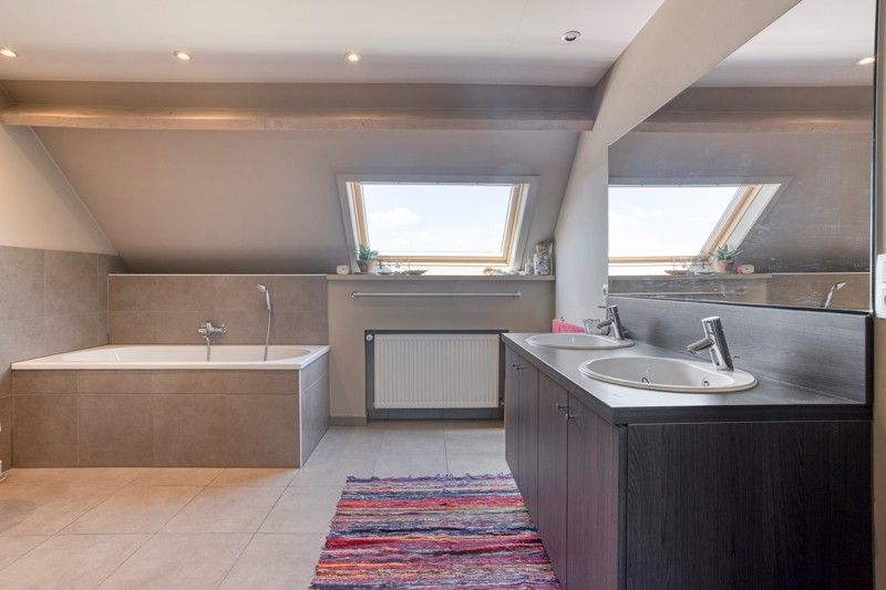 Ruim en charmant dakappartement met 3 slaapkamers en garage TE KOOP in hartje WAKKEN! foto 19
