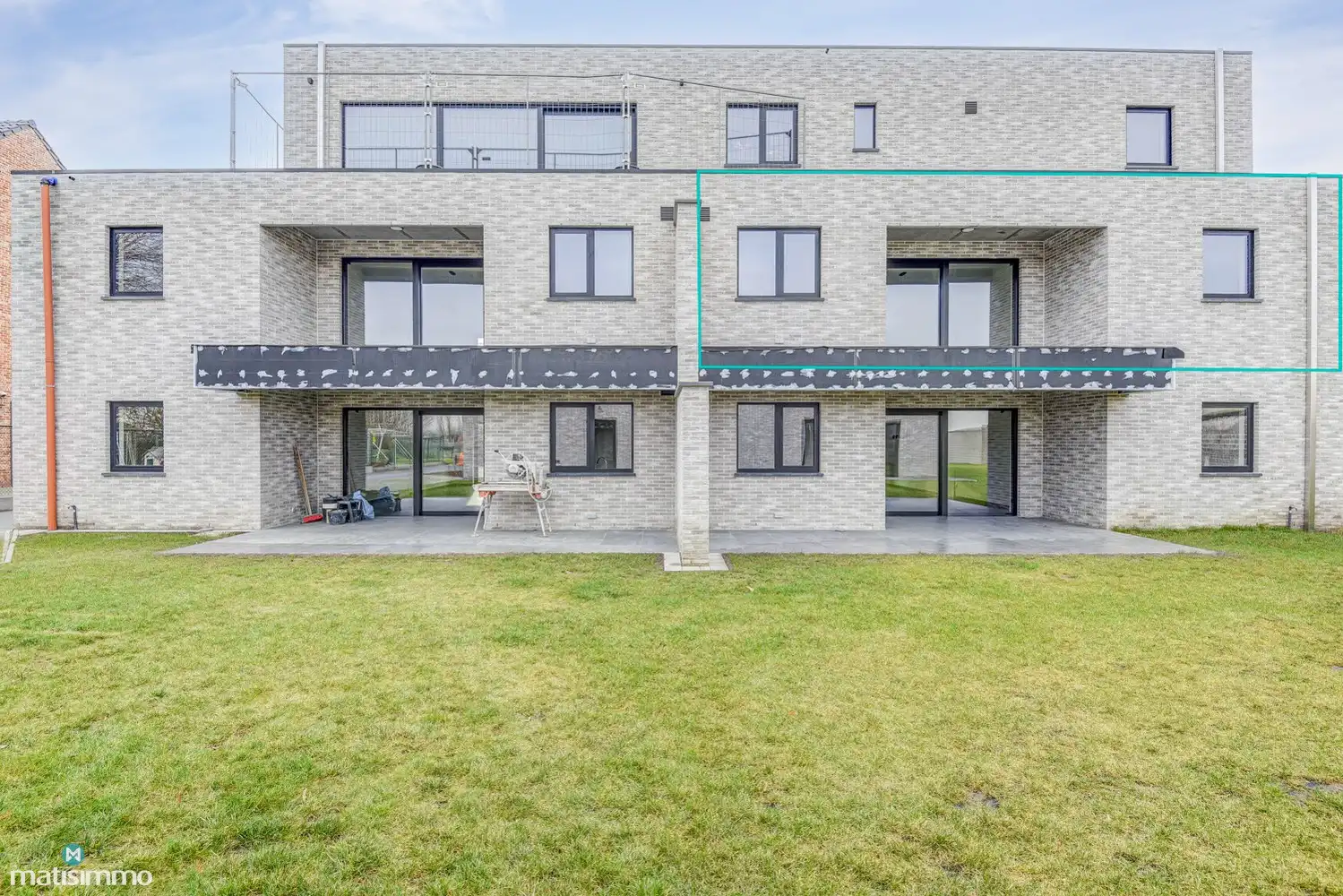 RUIM NIEUWBOUW APPARTEMENT MET 2 SLAAPKAMERS, OVERDEKT TERRAS, GARAGE, AUTOSTAANPLAATS EN KELDERBERGING TE BEVERST foto 22