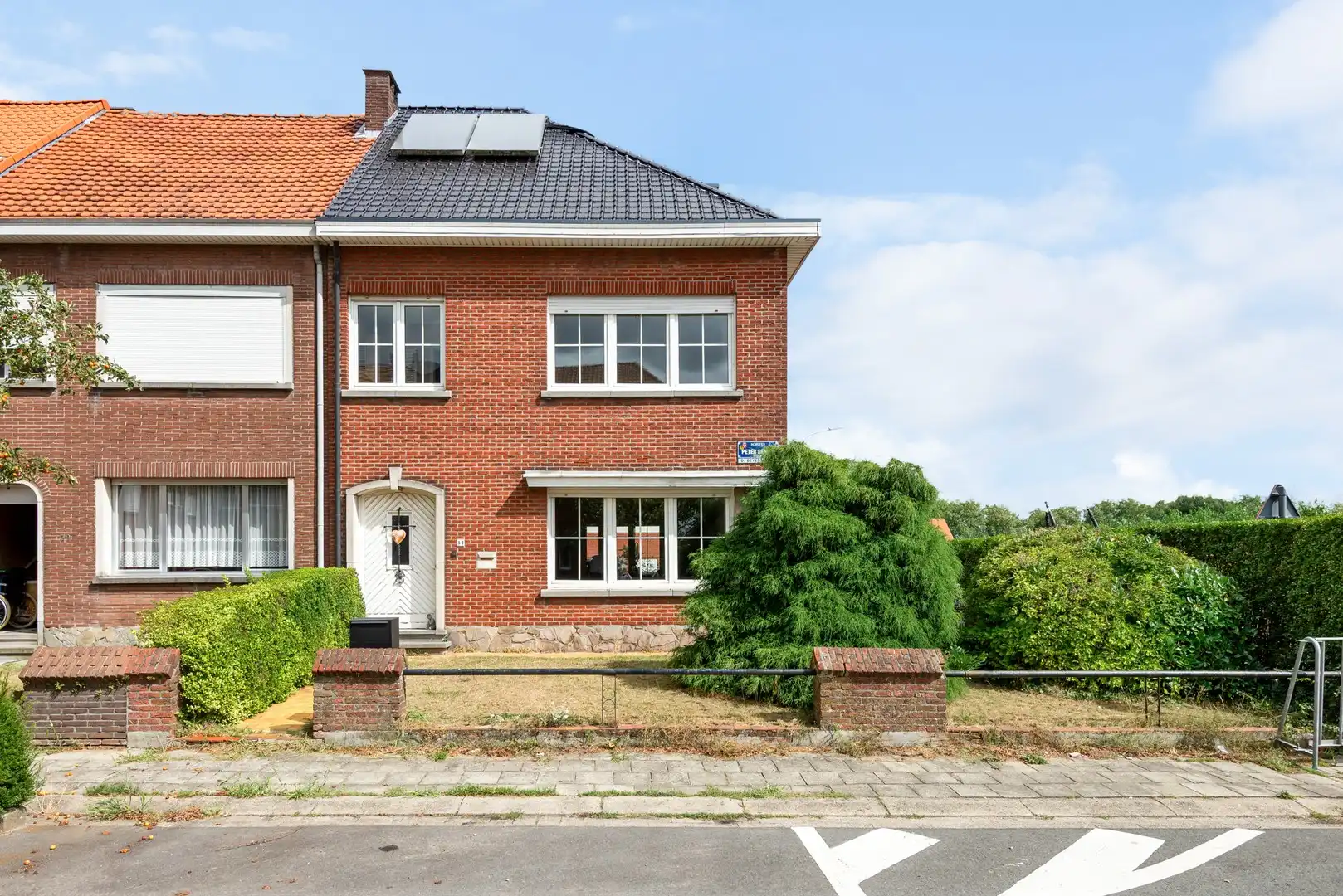 Karaktervolle en ruime woning in hartje Schoten foto 18