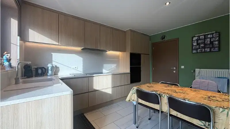 Ruime 3-slaapkamerwoning met TUIN en GARAGE te koop in Sint-Andries Brugge foto 8