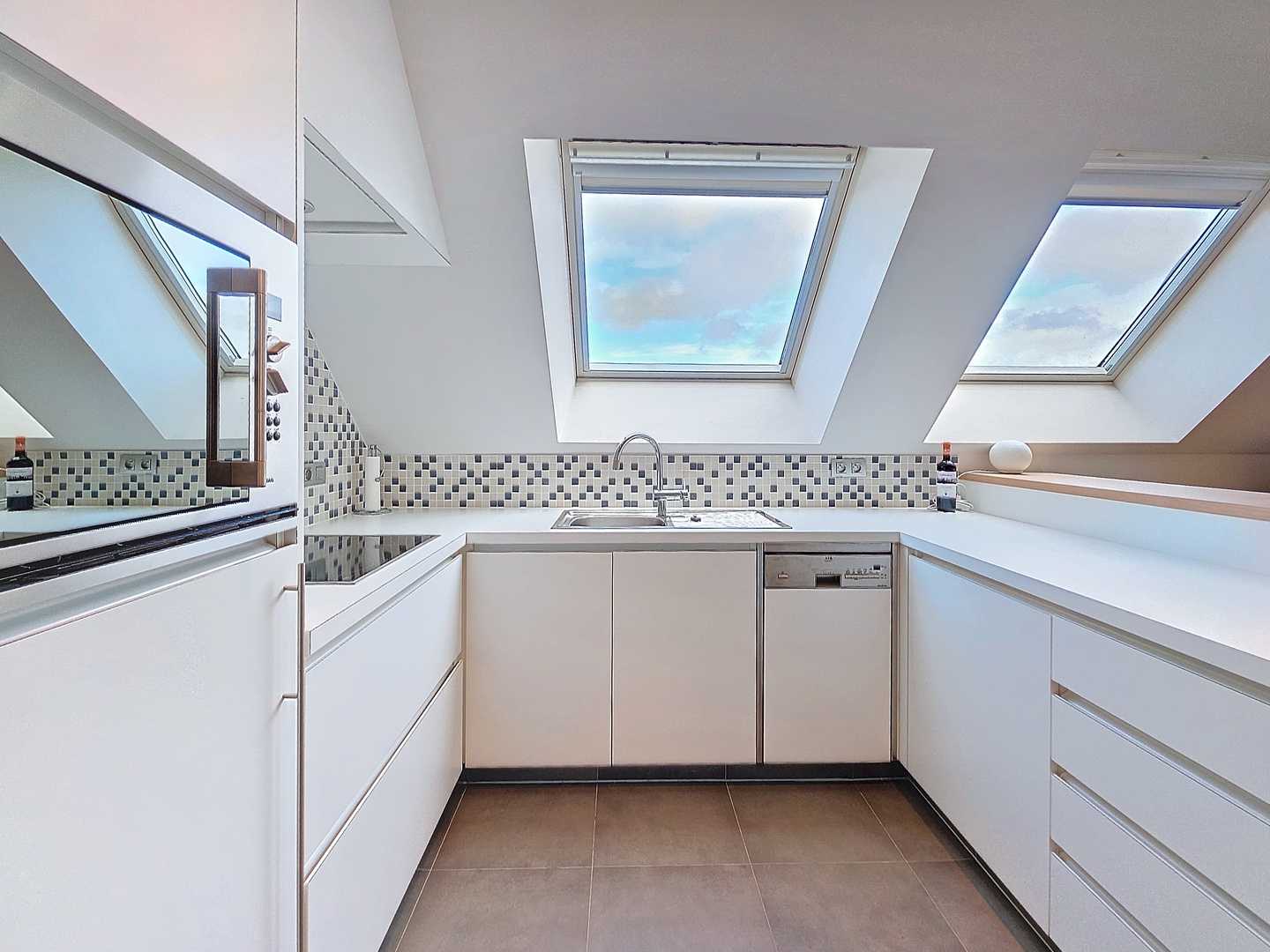Instapklaar dakappartement met zeezicht op centrale ligging te Nieuwpoort foto 6