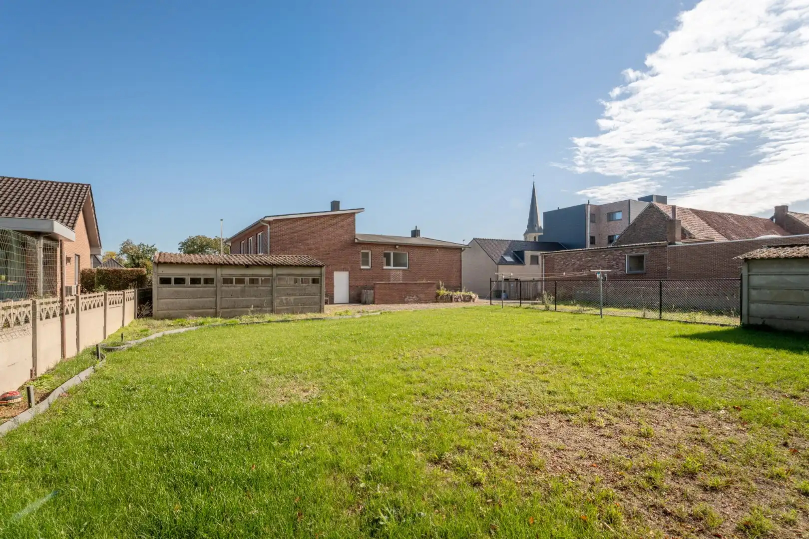 Ruime gezinswoning op een perceel van 9a60ca met 4 slaapkamers en een inpandige garage nabij het centrum van Opoeteren foto 24