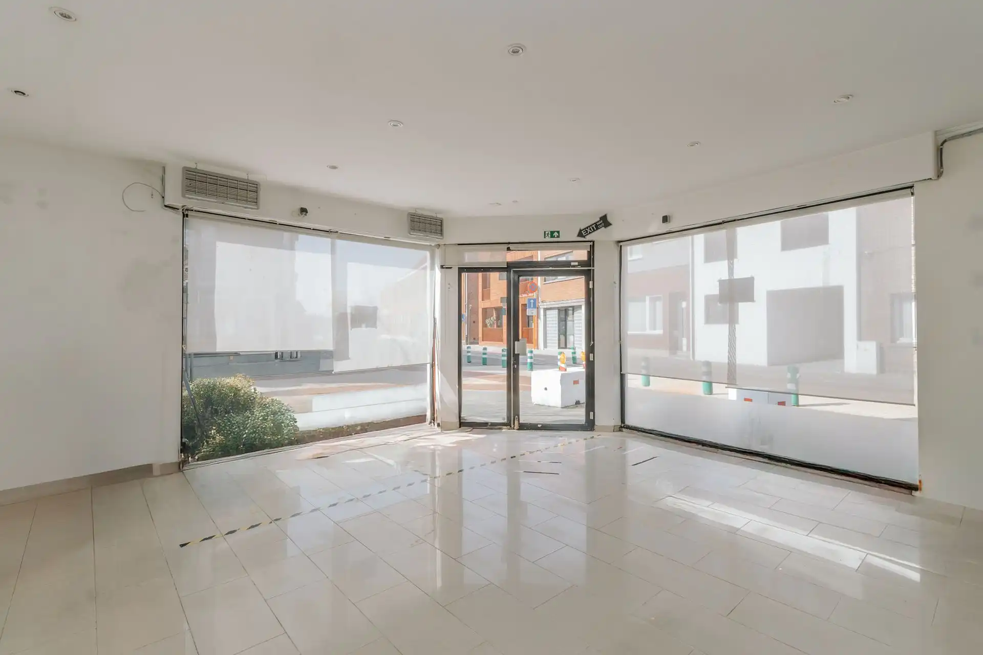 Uitstekend gelegen commercieel pand te Schoten foto 4