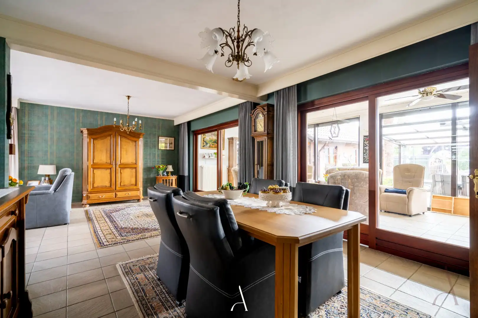 Instapklare gezinswoning met verwarmd zwembad en levensbestendige indeling op 840 m² foto 7
