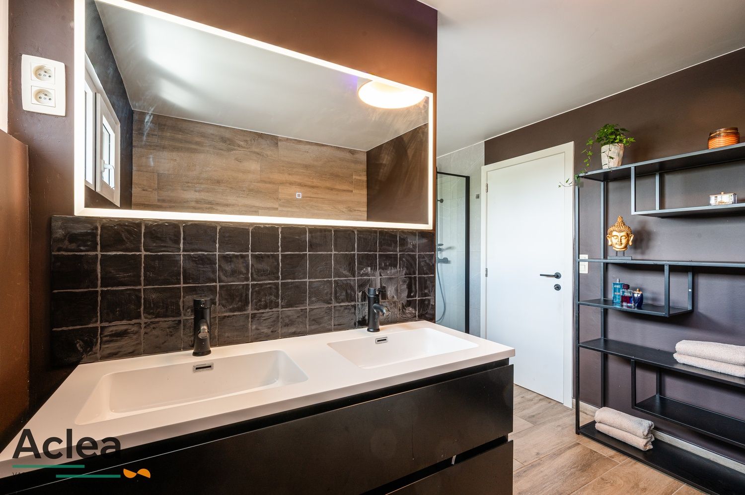 Stijlvolle, ruime woonst op een mooi perceel foto 25