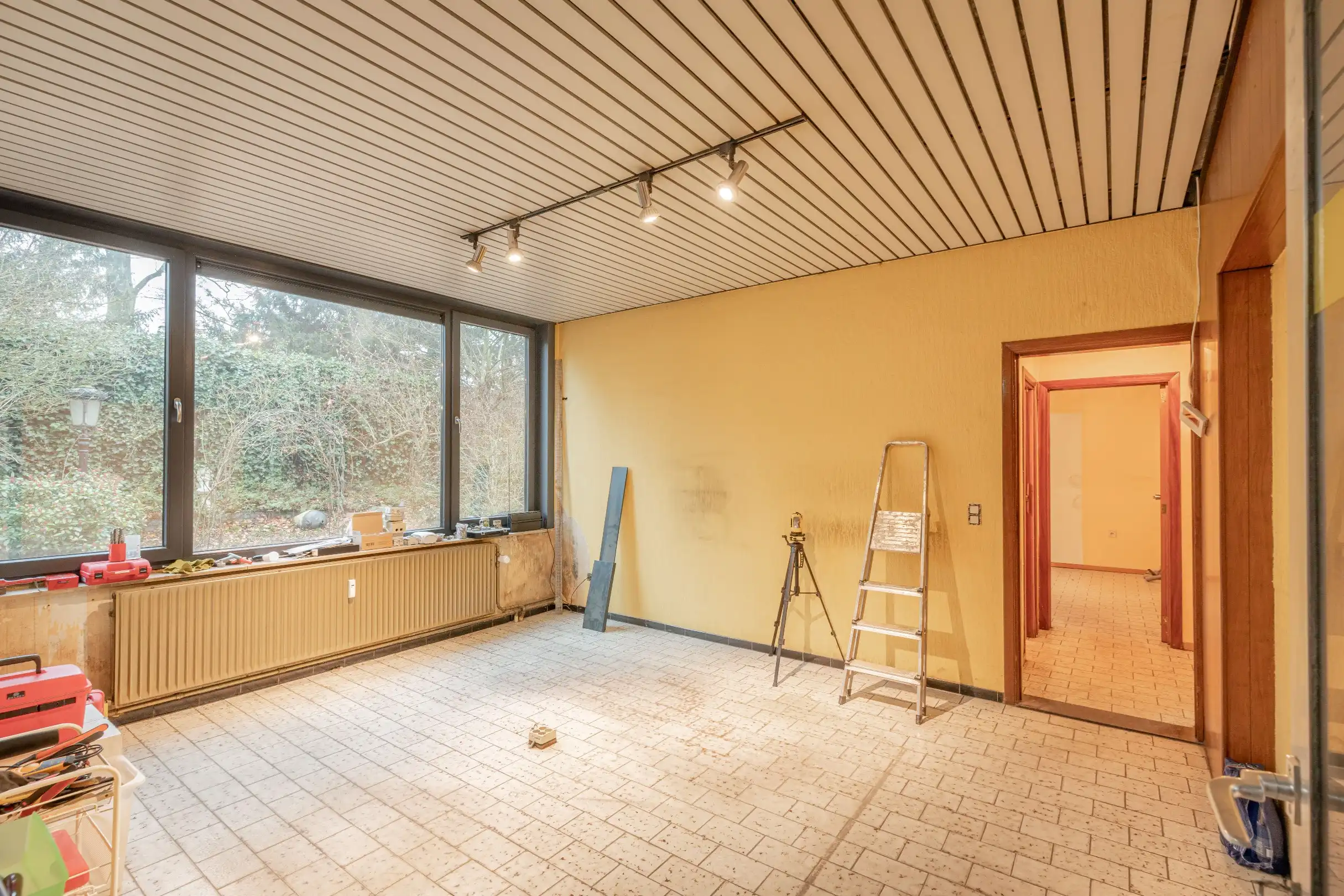 Ruime hangaar op toplocatie! foto 5