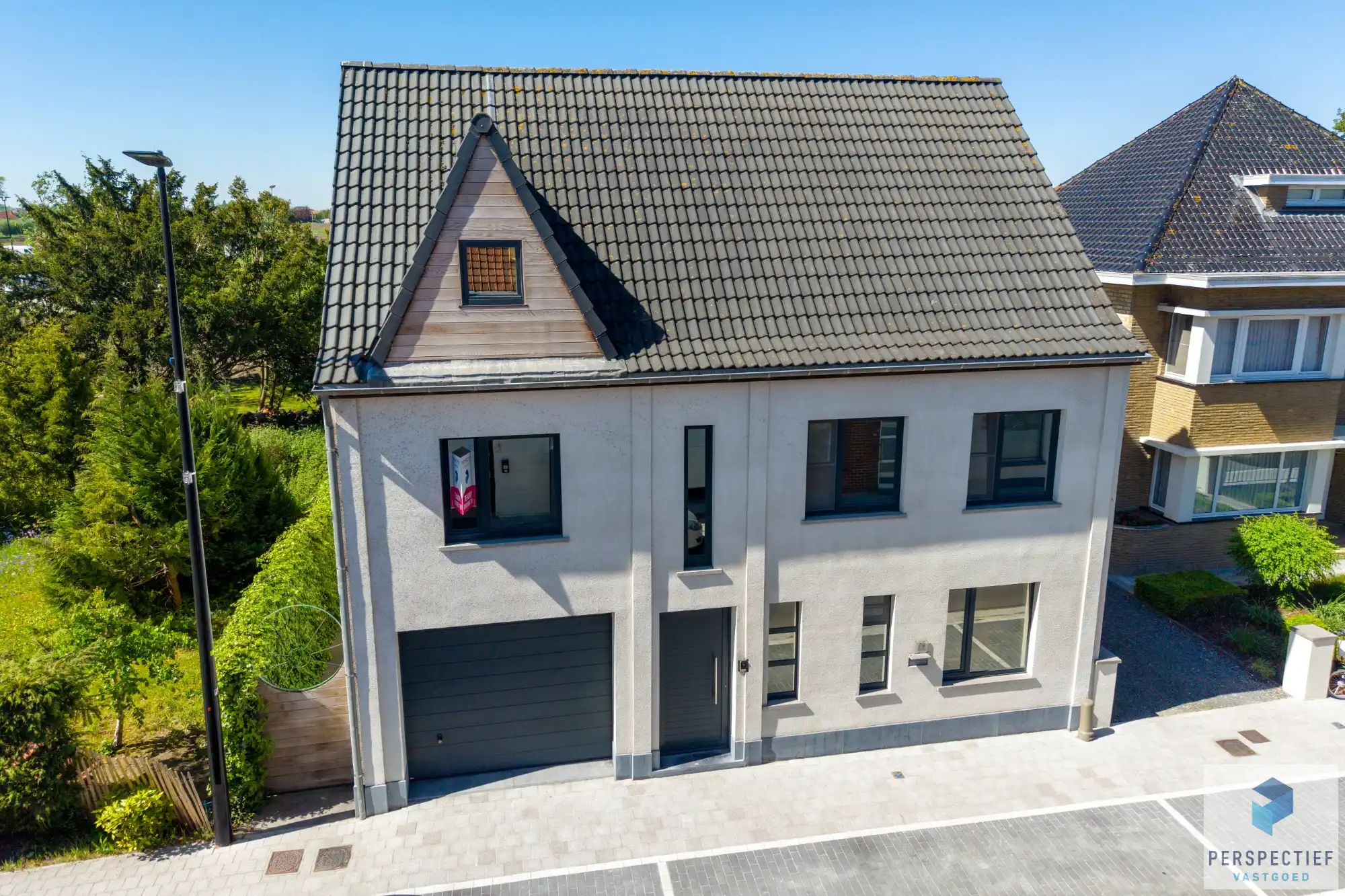 Ruime, instapklare woning met 4 slaapkamers, garage en magazijn op 970 m² foto 29