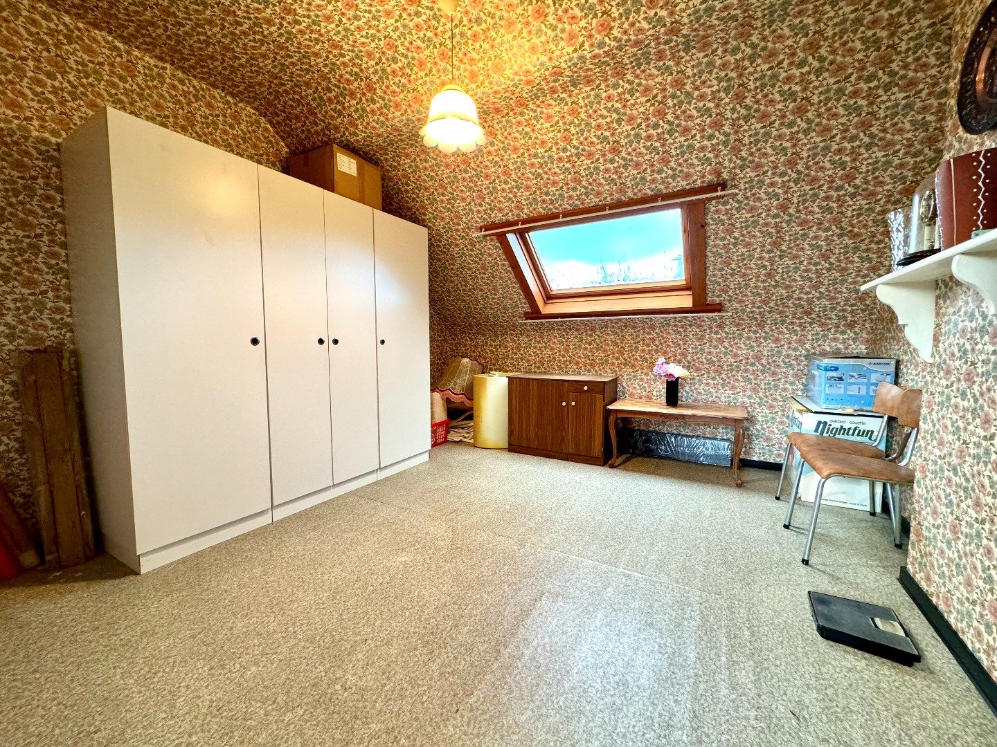 TE RENOVEREN WONING MET 4 SLPKS, TUIN EN DUBBELE GARAGE foto 21