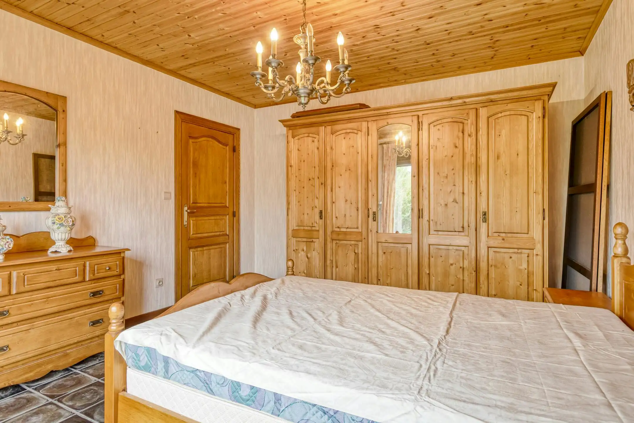 Gelijkvloers huis op ruim perceel te koop in Waregem foto 12