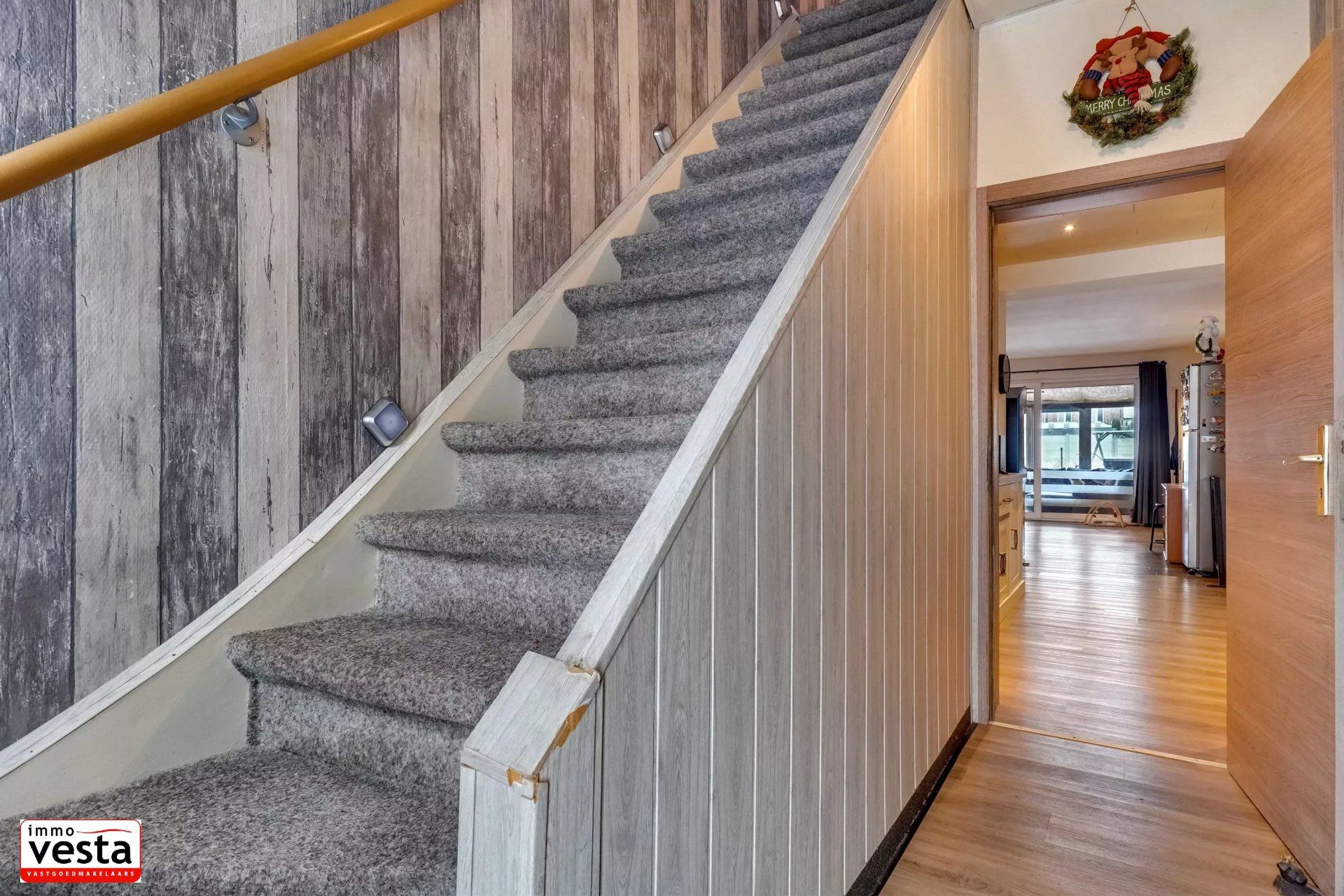 Ruime gezinswoning met 5 slaapkamers foto 3