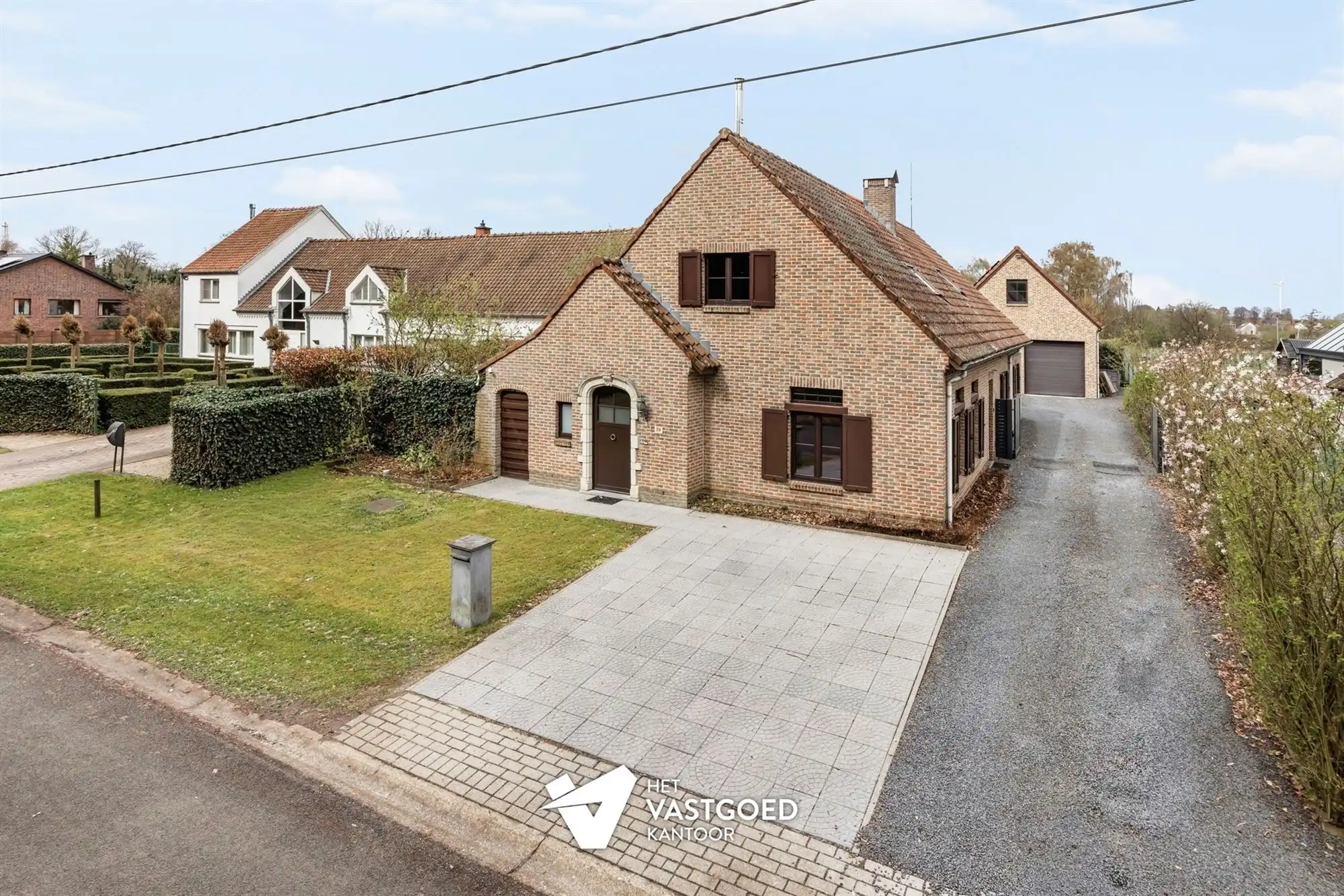 PERFECT ONDERHOUDEN WONING MET 6 SLAAPKAMERS EN WERKHUIS/GARAGE IN GROENE OMGEVING TE VIVERSEL foto 4