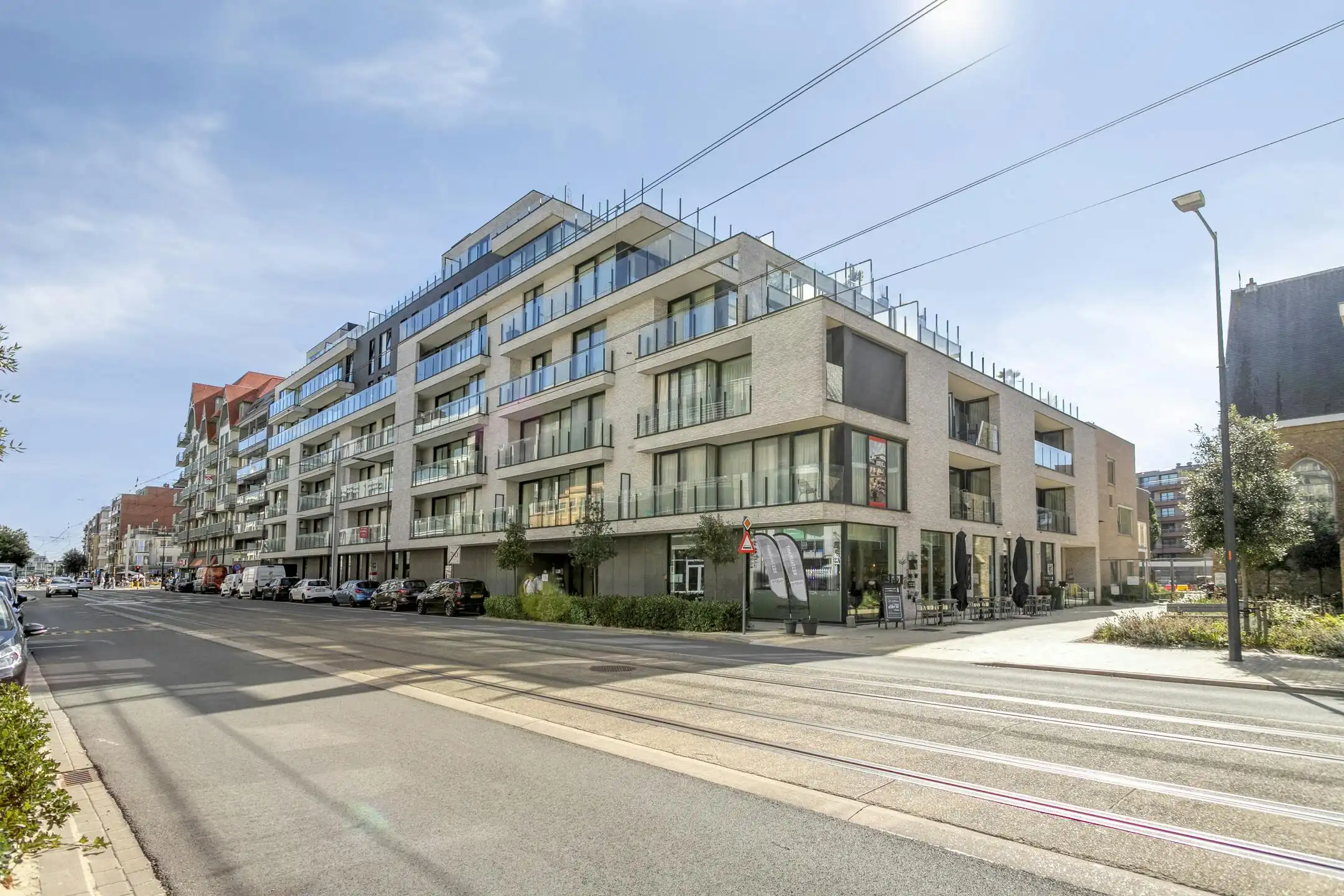 Nieuwbouw assistentieflat in res. Cust'O te Oostduinkerke foto {{pictureIndex}}