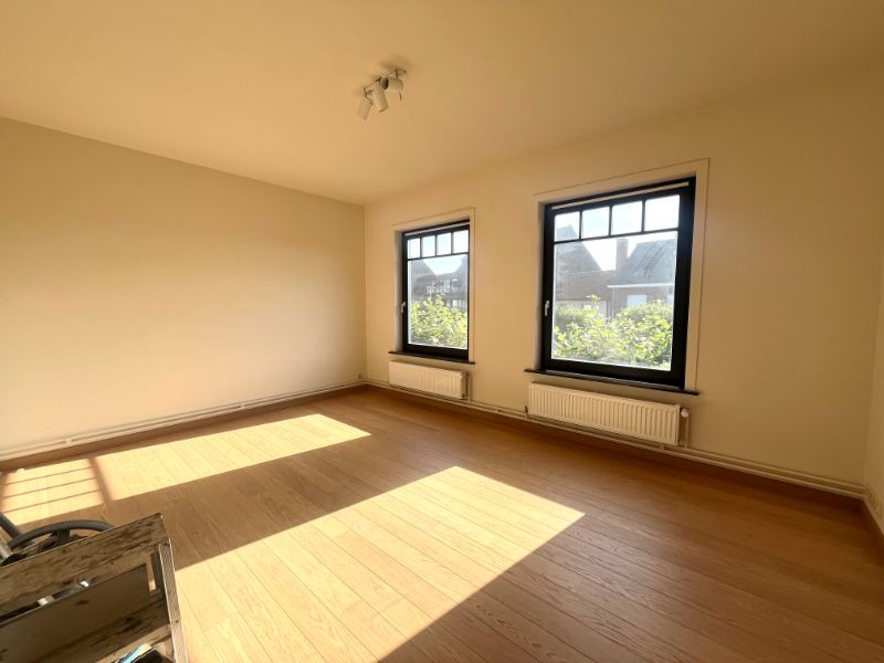 GERENOVEERD DUPLEXAPPARTEMENT TE HUUR MET 3 SLAAPKAMERS foto 6