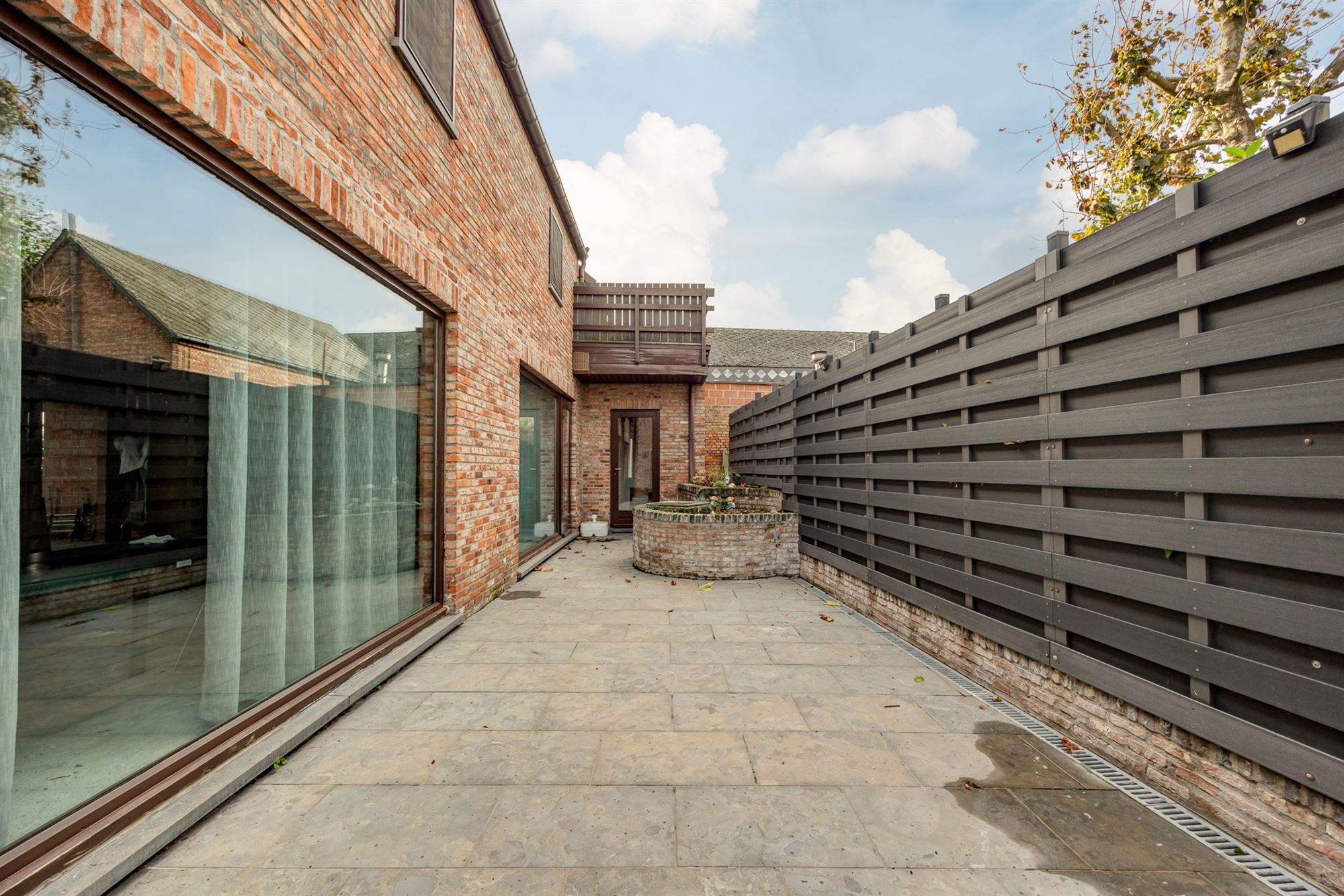 Ruime woonst, polyvalente ruimte, studio en garage foto 24