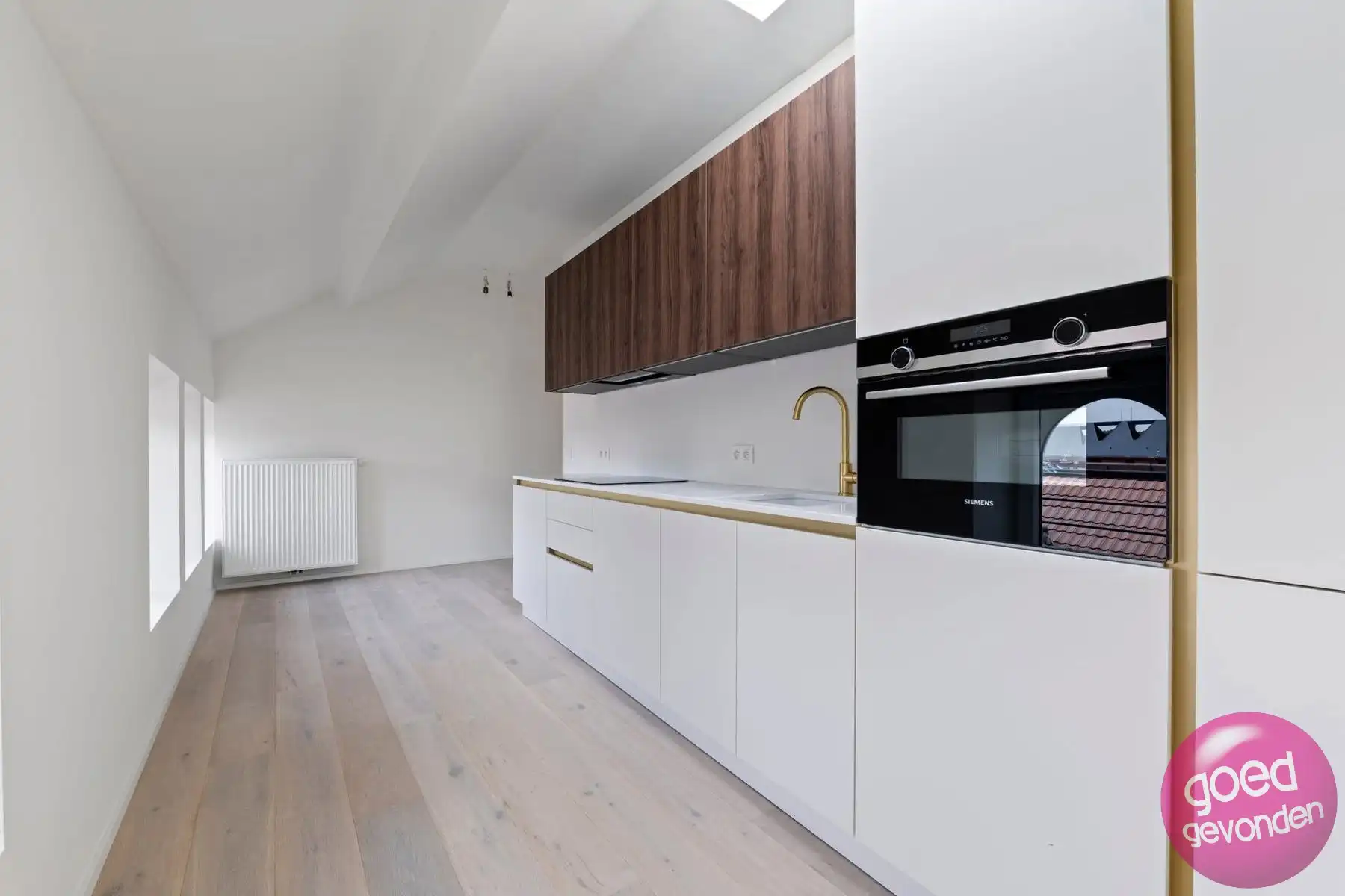 NIEUW APP - 1of2 SLK - TERRAS - KELDER - CENTRUM - GEEN BTW foto 7