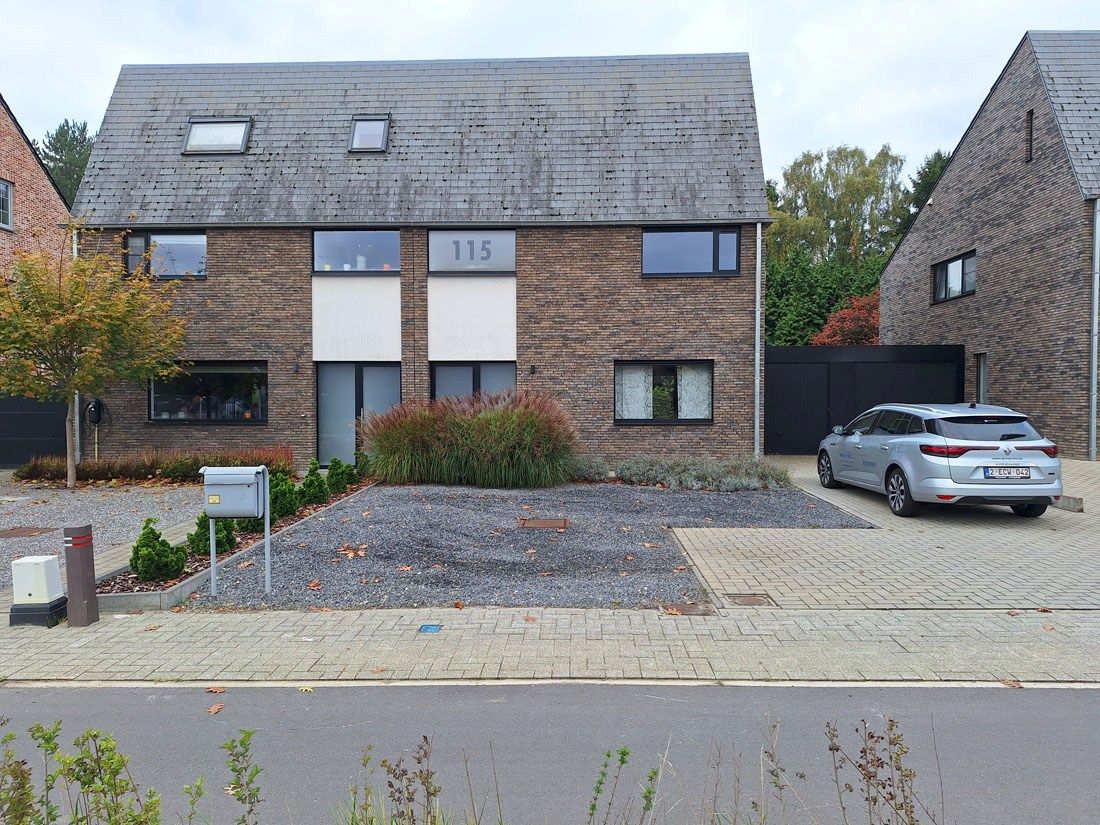 Prachtige eigentijdse woning in een groen kader foto 25