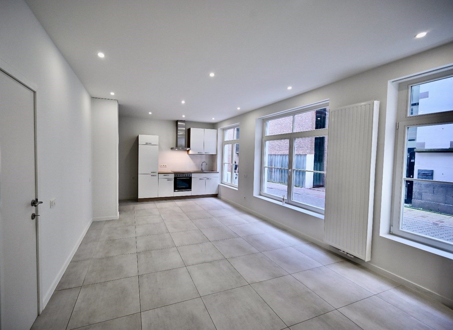 KNAP GERENOVEERDE CENTRAAL GELEGEN GELIJKVLOERSE STUDIO foto 3