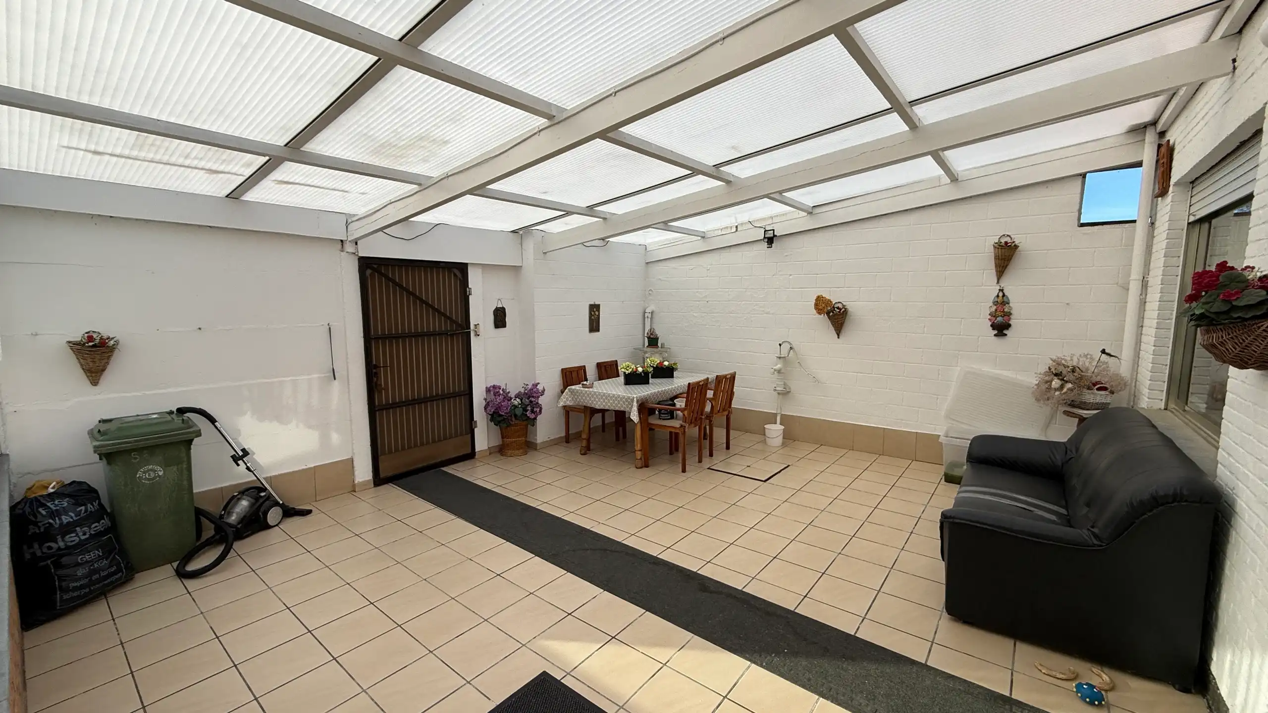 Goed gelegen woning op perceel van 9a70 foto 5