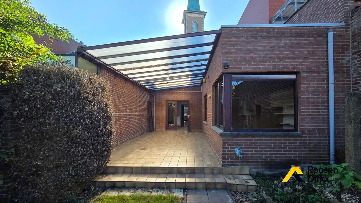 Ruime stadswoning met tuin en dubbele garage hartje MAASEIK! foto 13