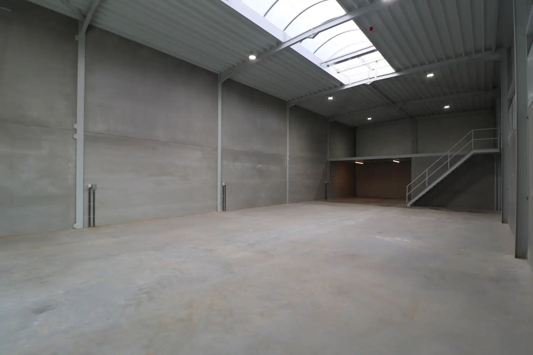 Een nieuwbouw opslag- / bedrijfsruimte van 275 m². foto 6