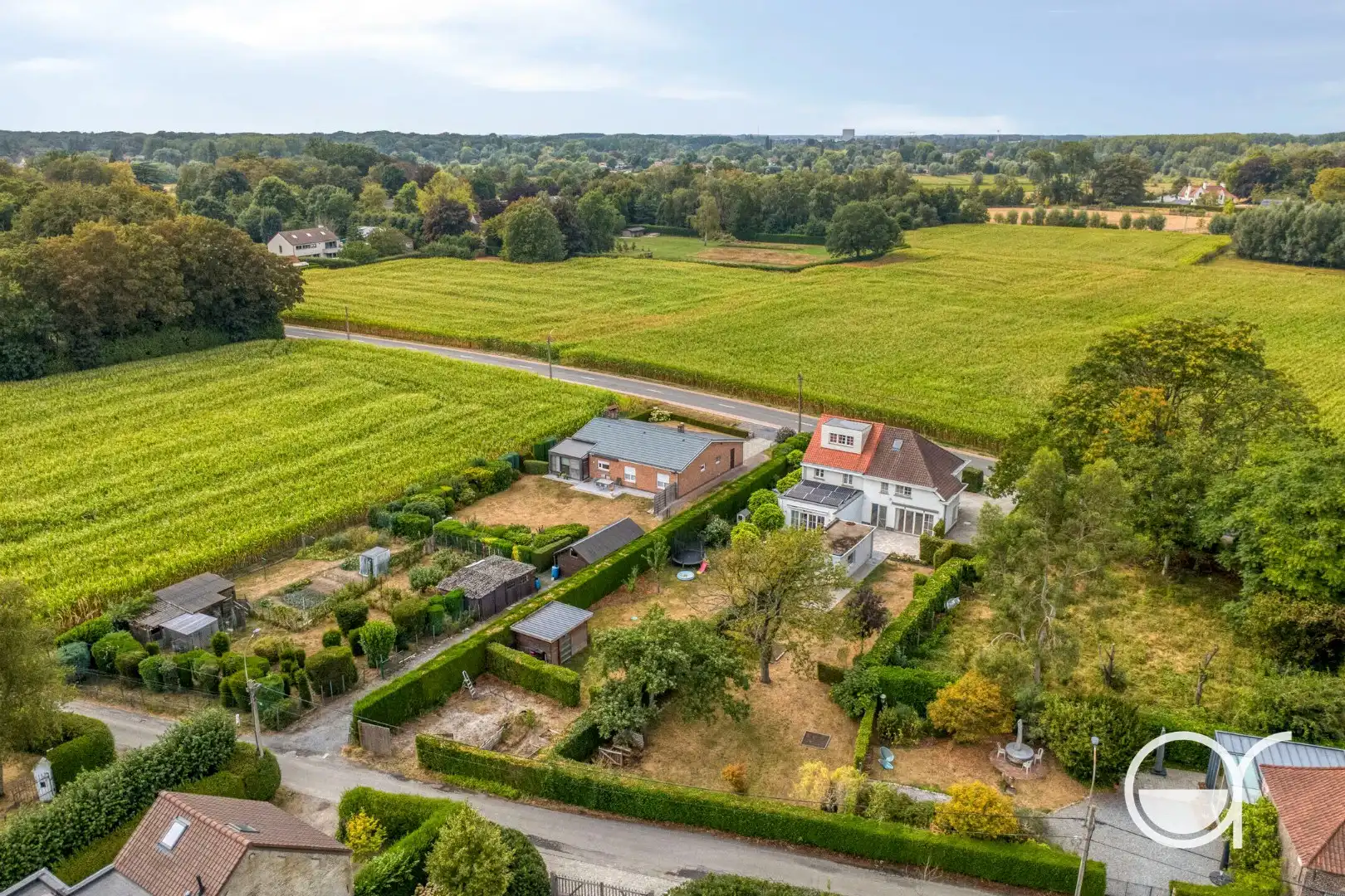 Charmante woning met mooie tuin foto 22