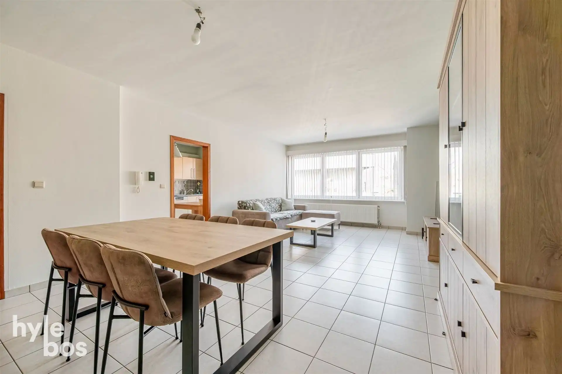 Ruim en centraal gelegen appartement met garage foto 5