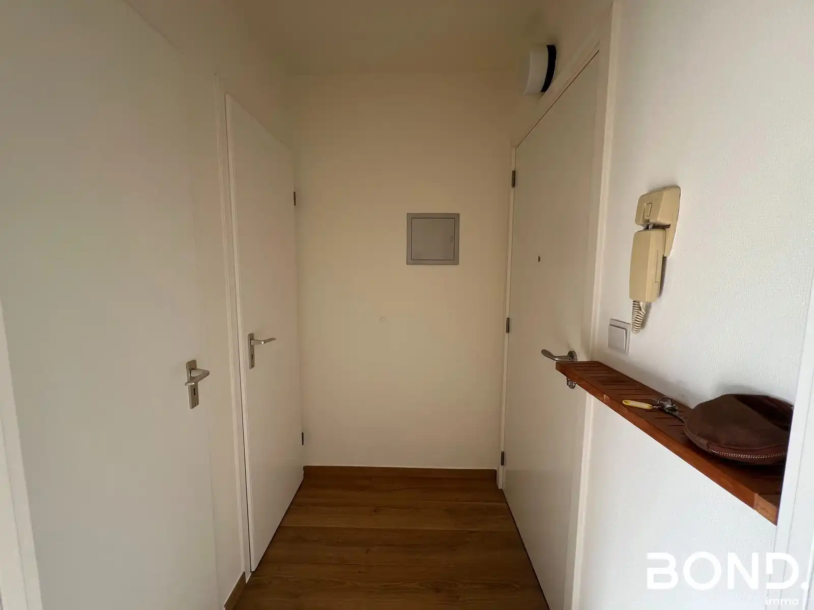 Gerenoveerd 1-slaapkamer appartement met garagebox te huur foto 14