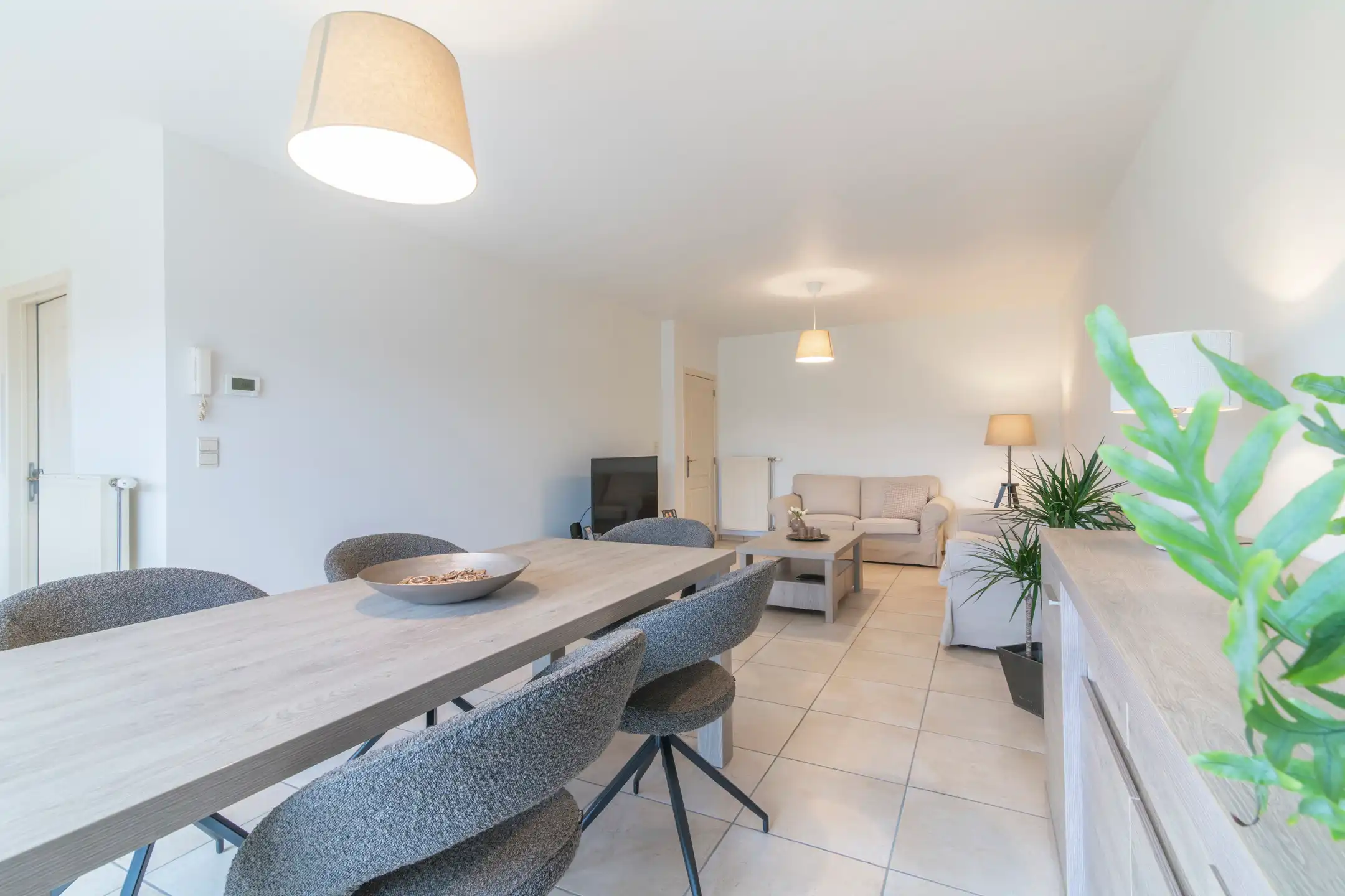 Gelijkvloers appartement met aparte ingang en privétuin foto 8