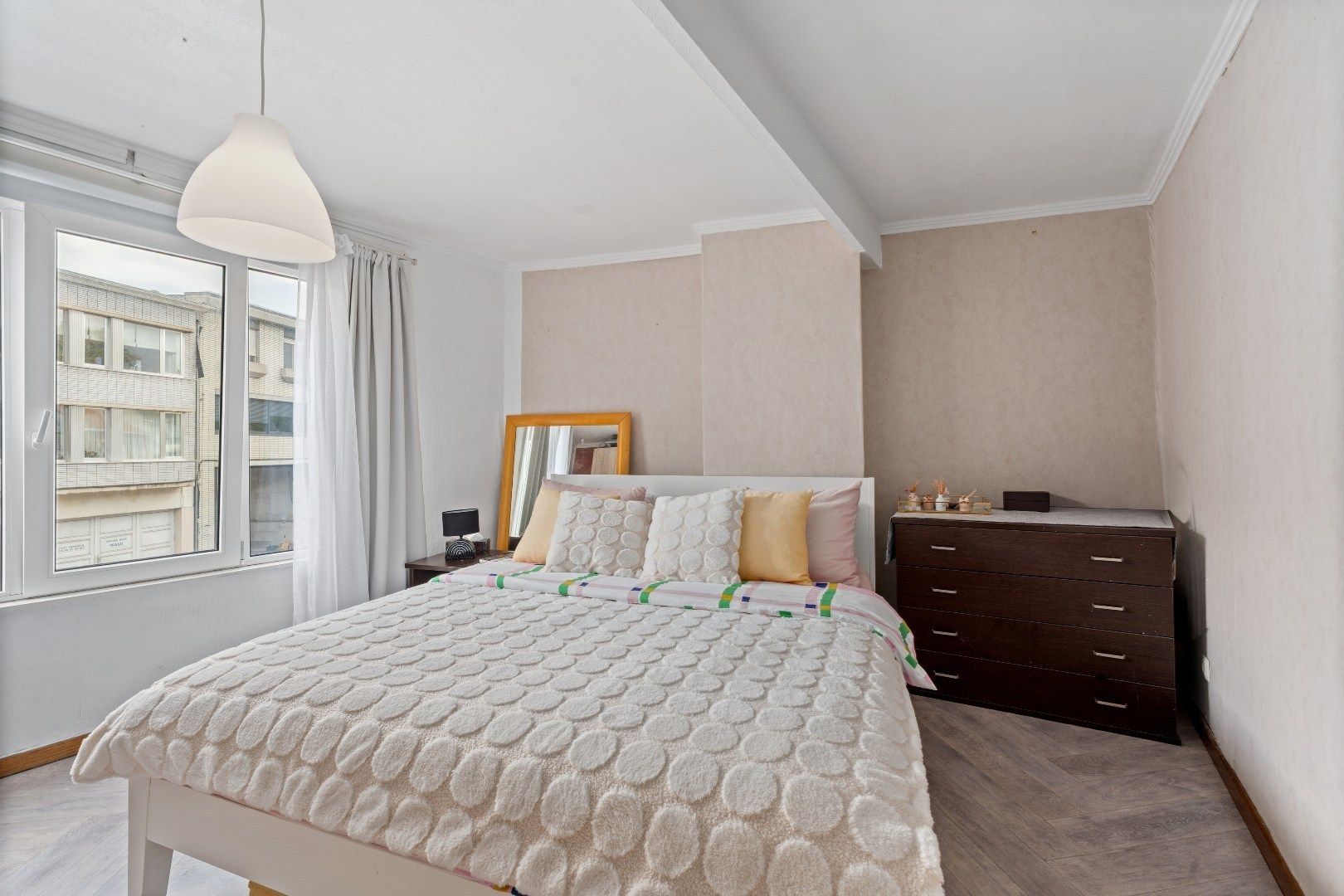 Op te frissen rijwoning met tuin foto 6