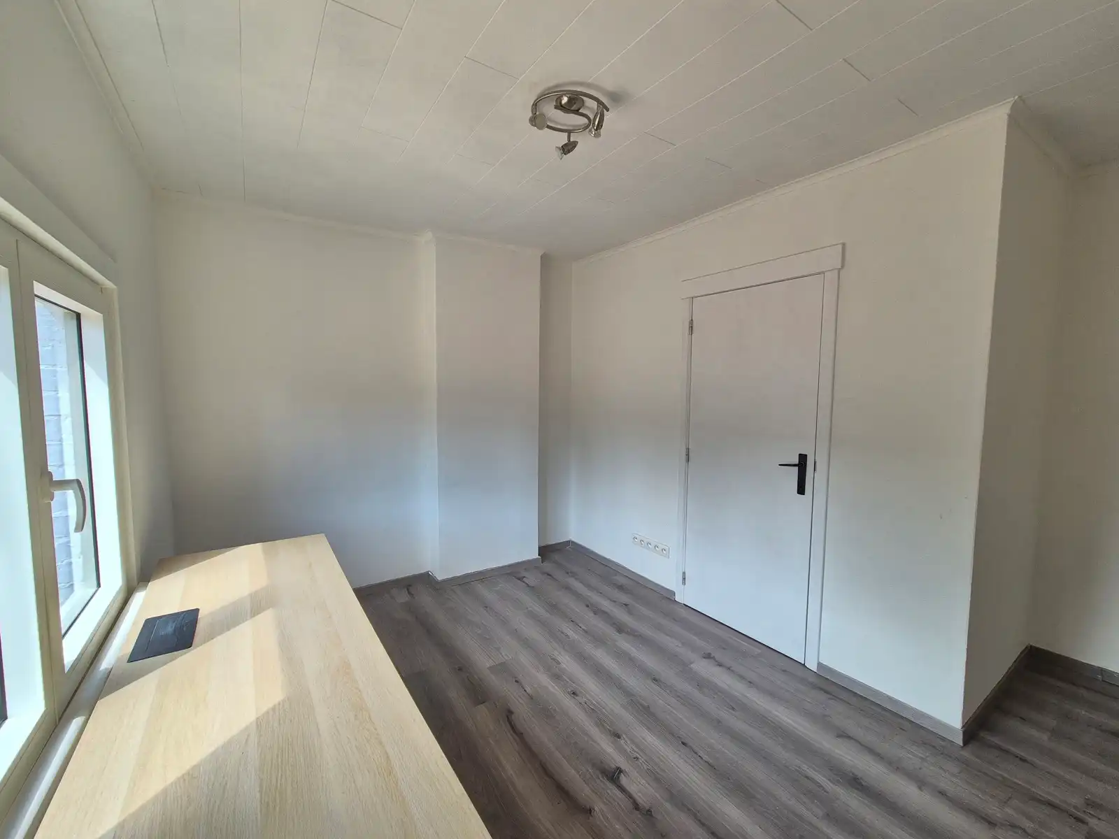 Gerenoveerde rijwoning met 2 slaapkamers foto 11
