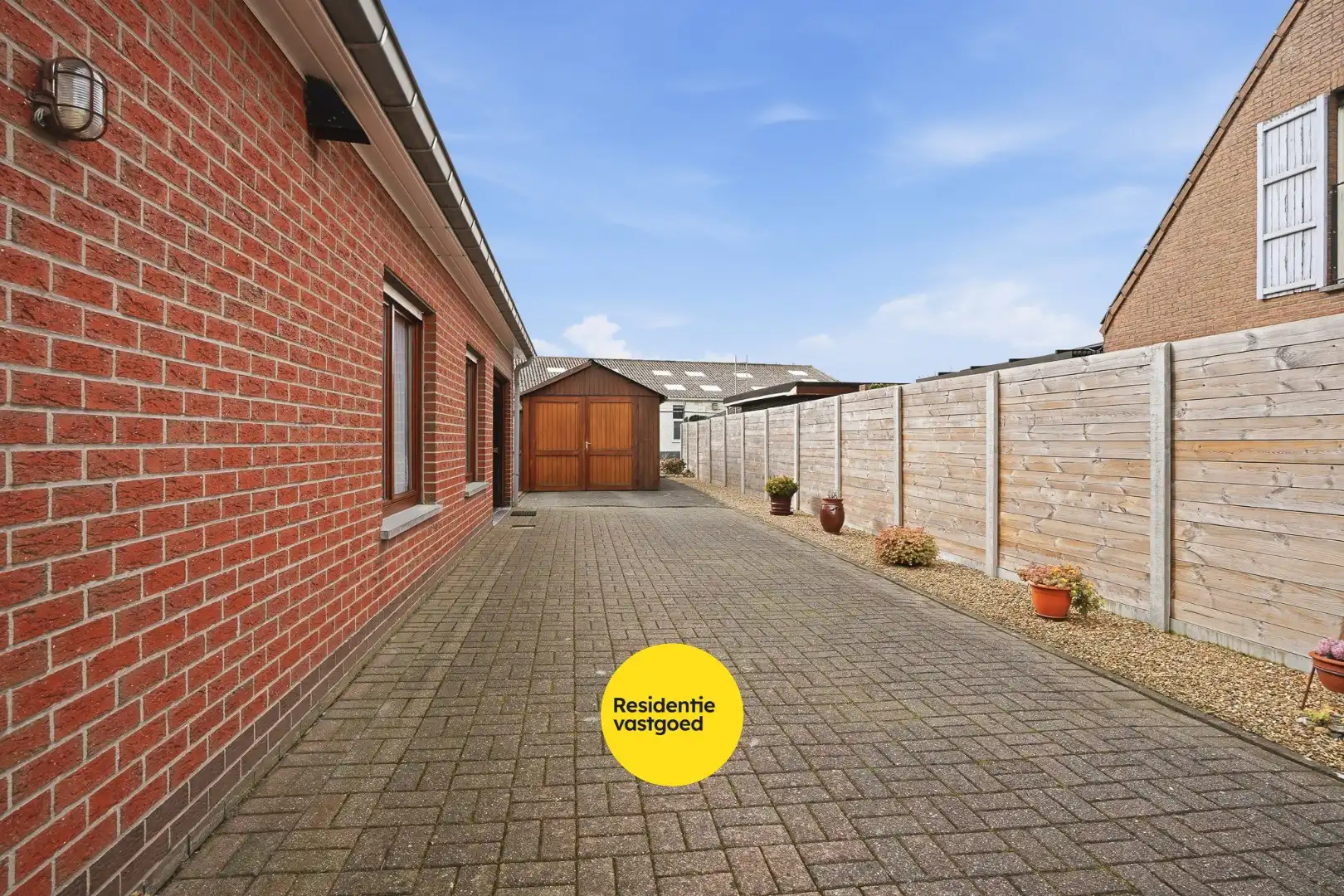 Alleenstaande bungalow met garage en tuin  op 684 m² foto 18