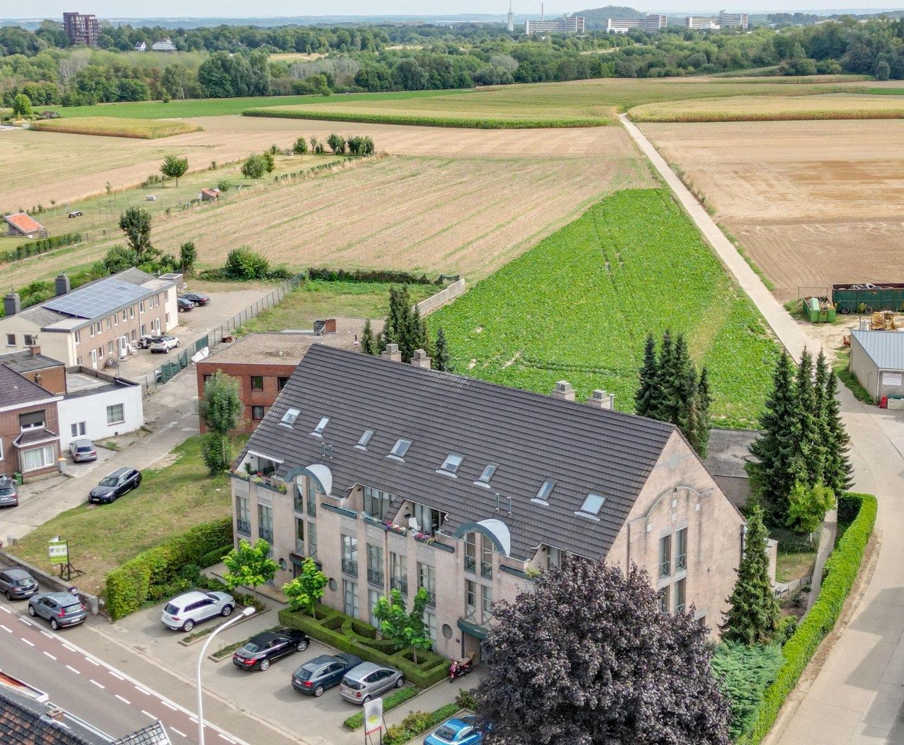 GELIJKVOERS APPARTEMENT VAN 89 M² MET TUIN VLAKBIJ MAASTRICHT ! foto {{pictureIndex}}